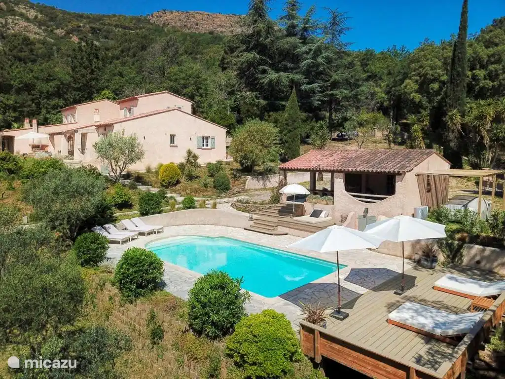 villa in France, French Riviera, La Garde-Freinet –  Villa Silia