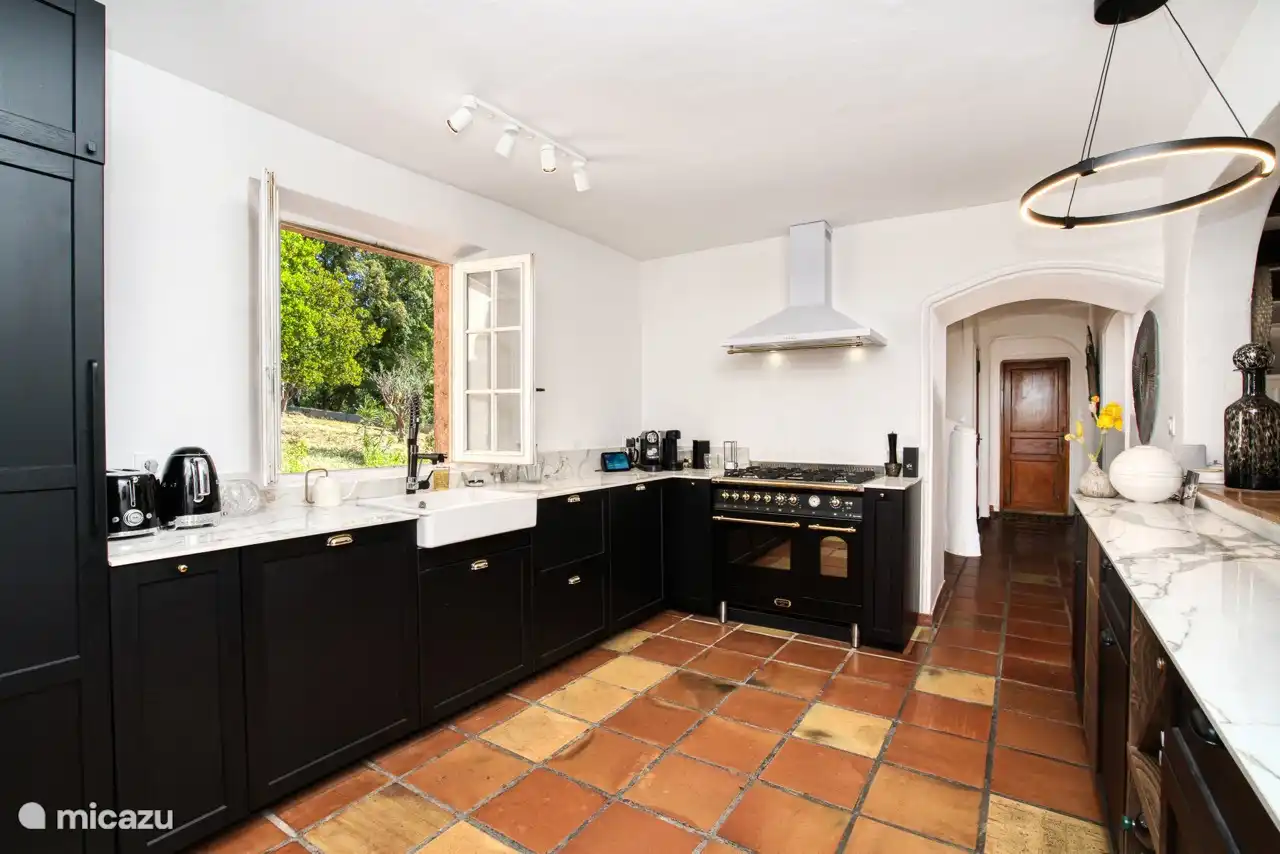 Fully equiped open kitchen. 