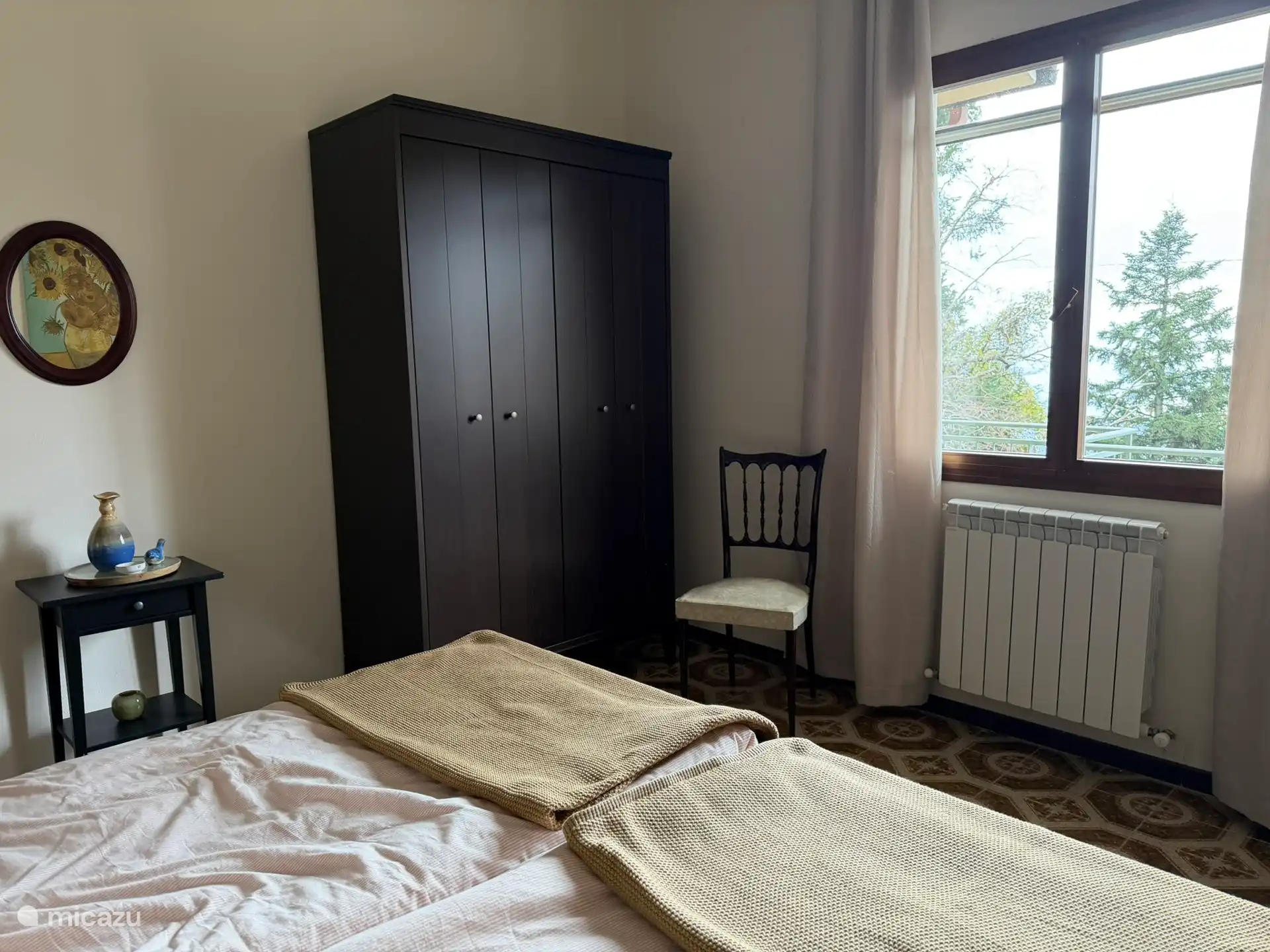 Depuis cette fenêtre, vous avez une vue magnifique.