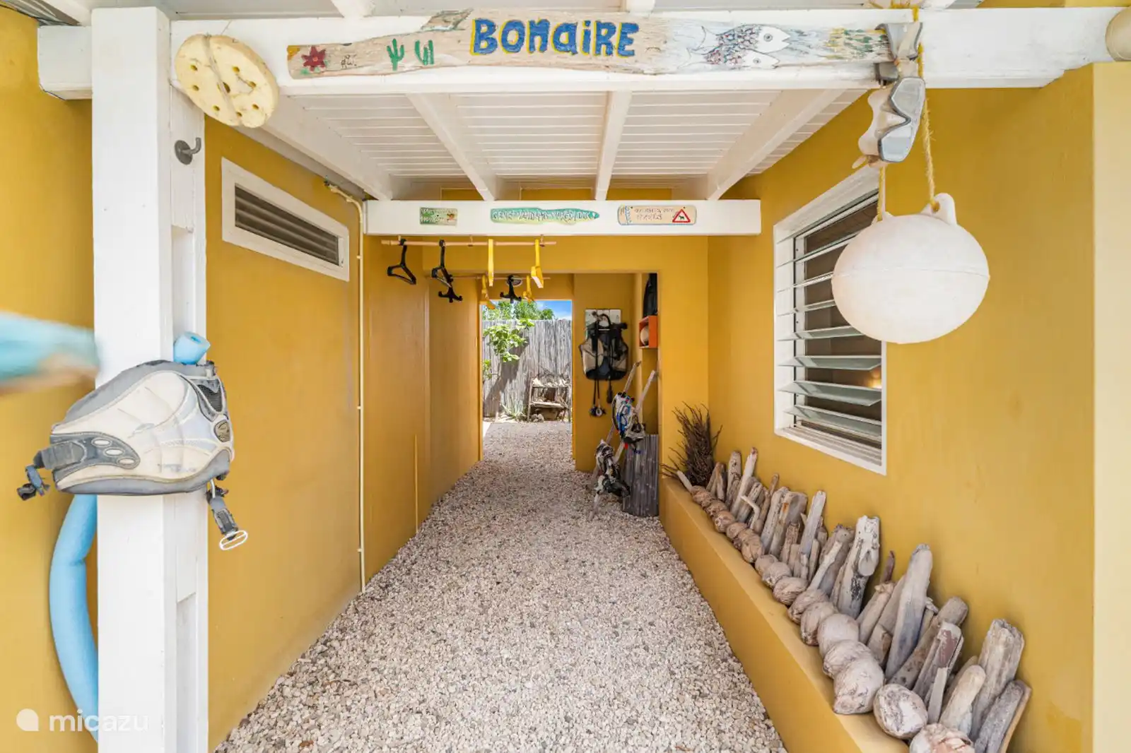 Salle de séchage pour le matériel de plongée/snorkeling/surf