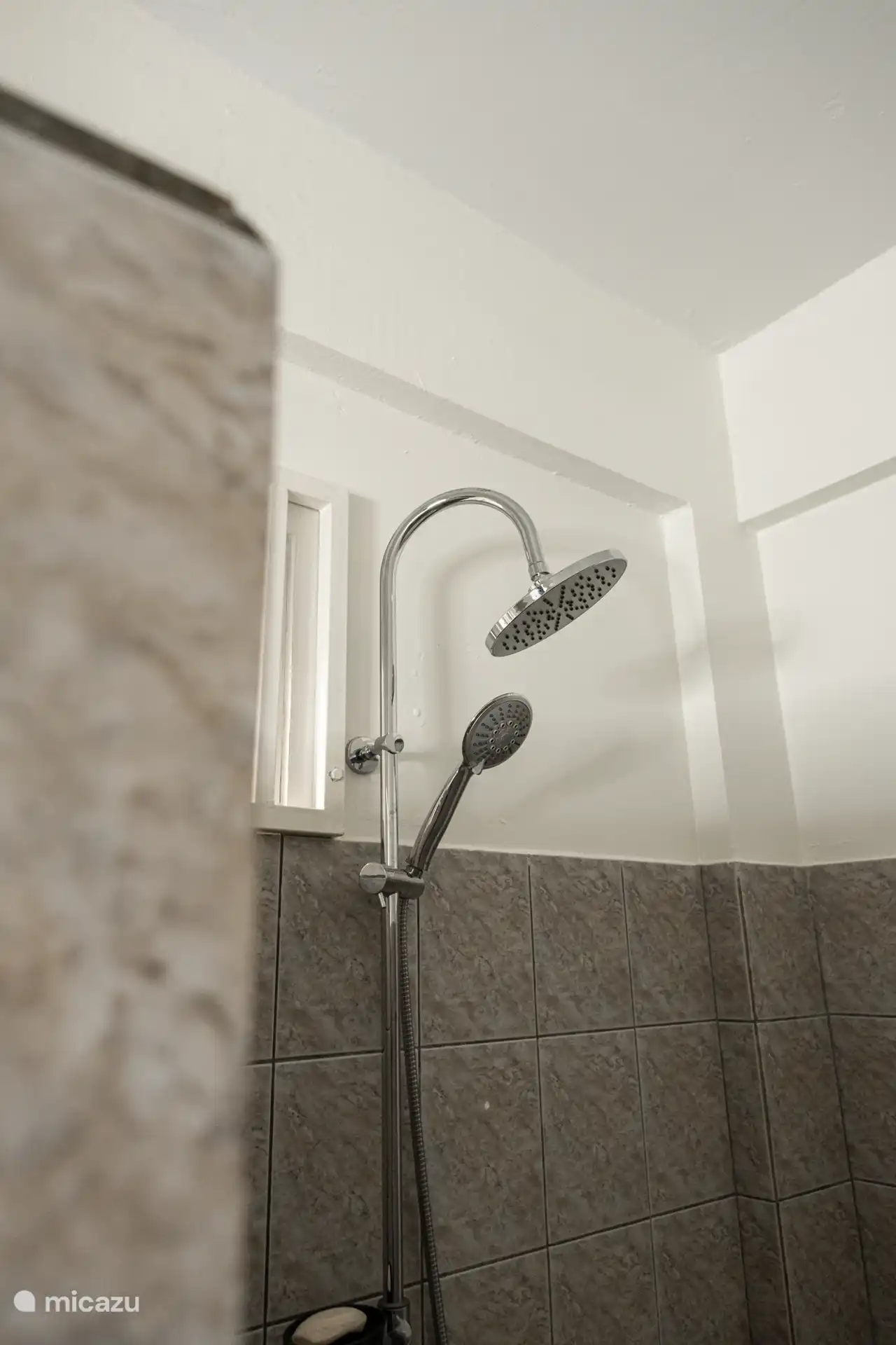 Badkamer/douche beneden