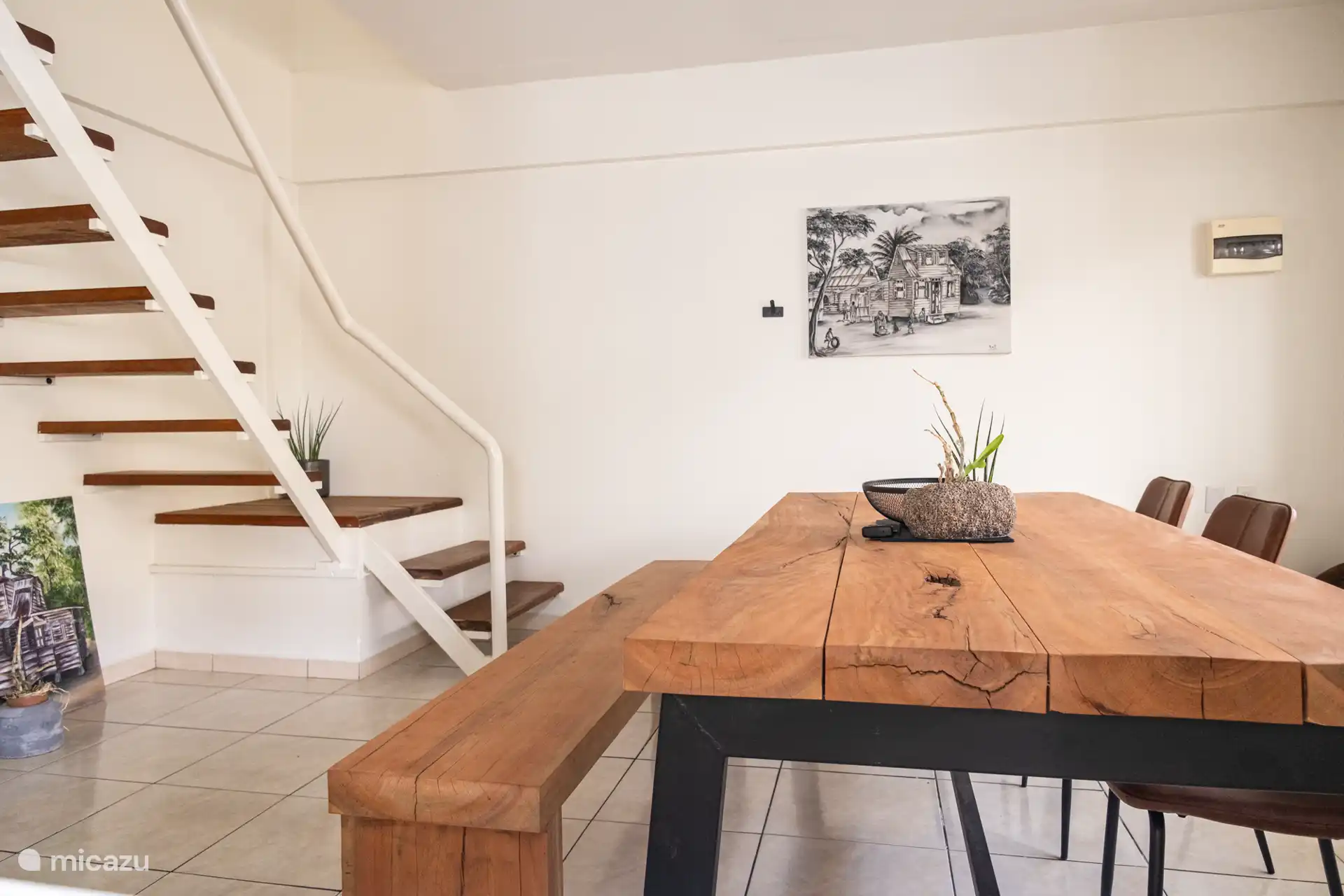 eetkamer, trap naar boven