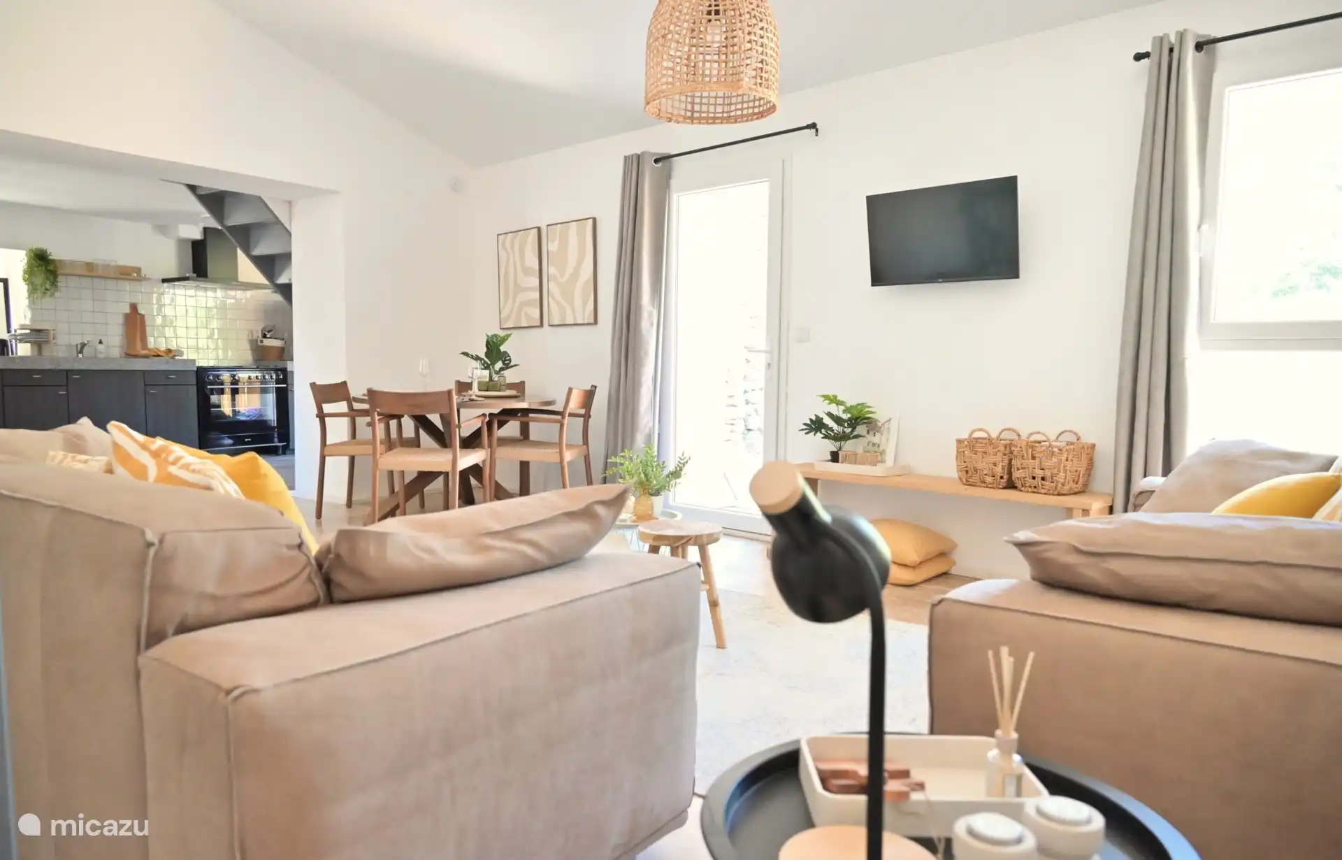 Salon douillet avec cheminée ouverte, maison de vacances pour 2 à 4 personnes LOTT Graissessac