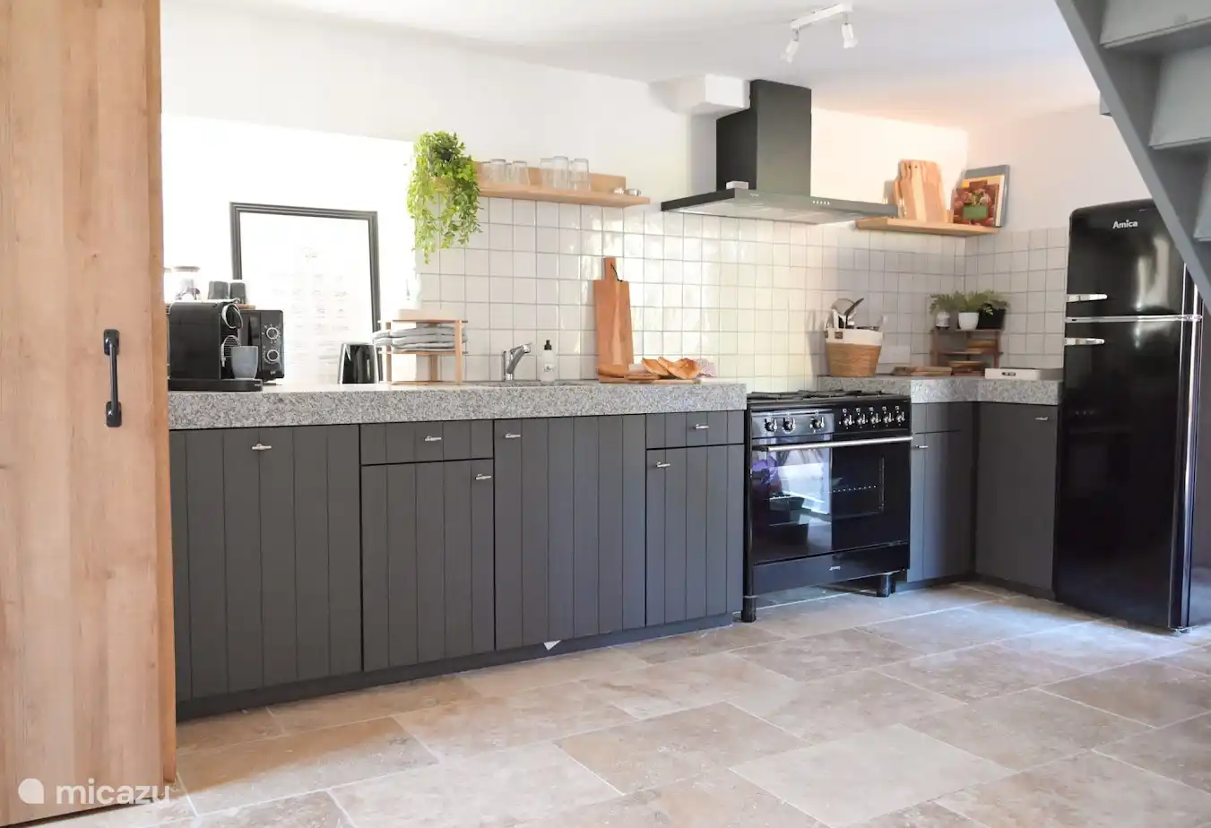 Cuisine de campagne ouverte maison de vacances entièrement équipée LOTT Graissessac