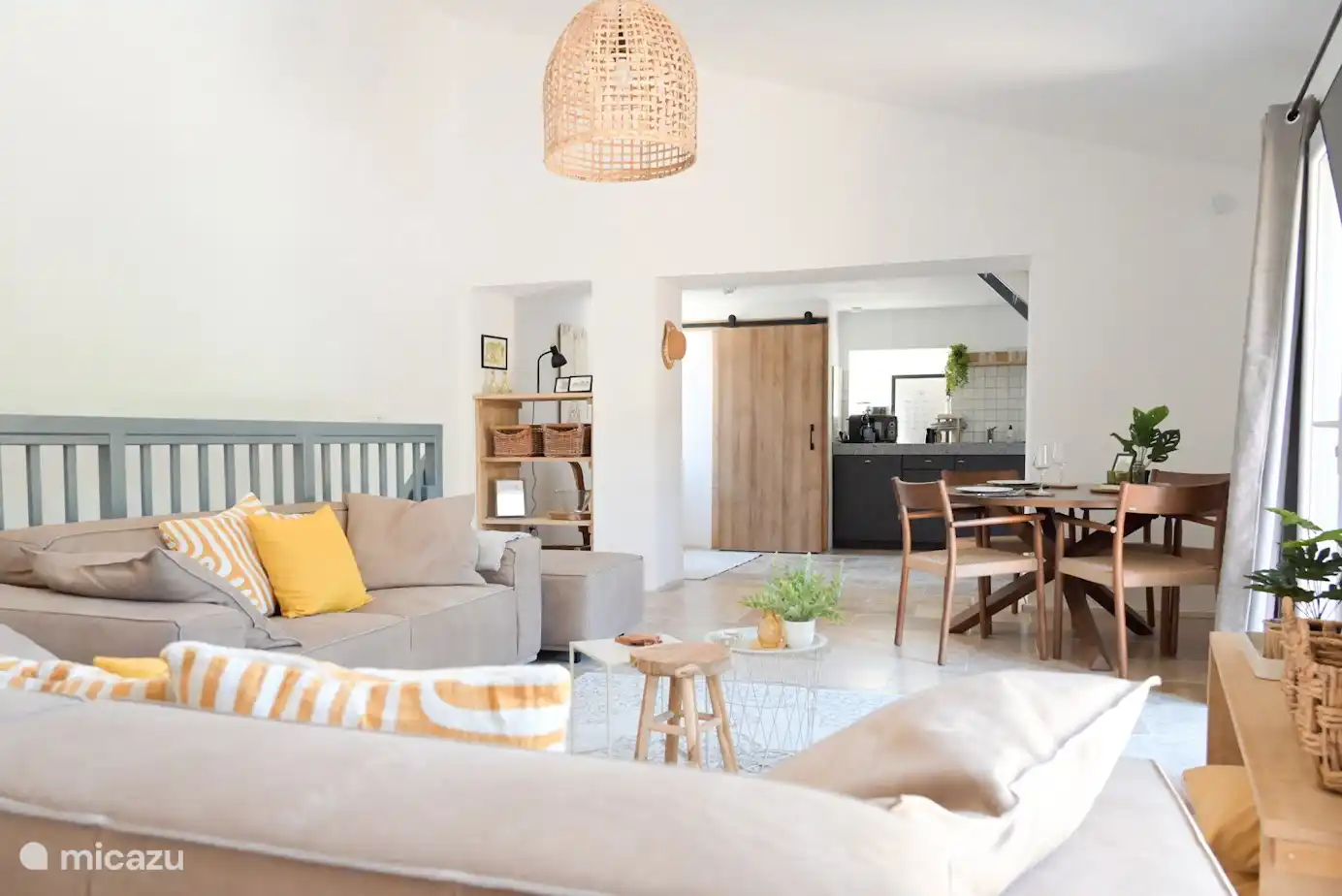 Salon douillet LOTT Graissessac