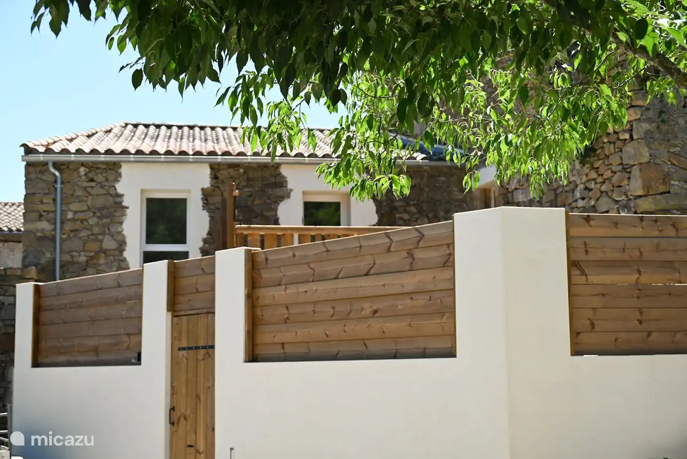 Maison de vacances indépendante LOTT Graissessac - 2 à 4 personnes, 2 chambres, jardin clôturé, grand balcon et véranda en dessous