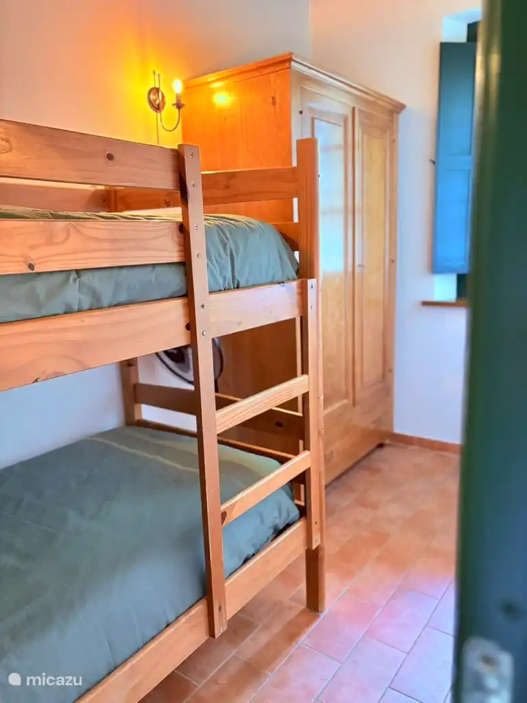 slaapkamer 2 met stapelbed