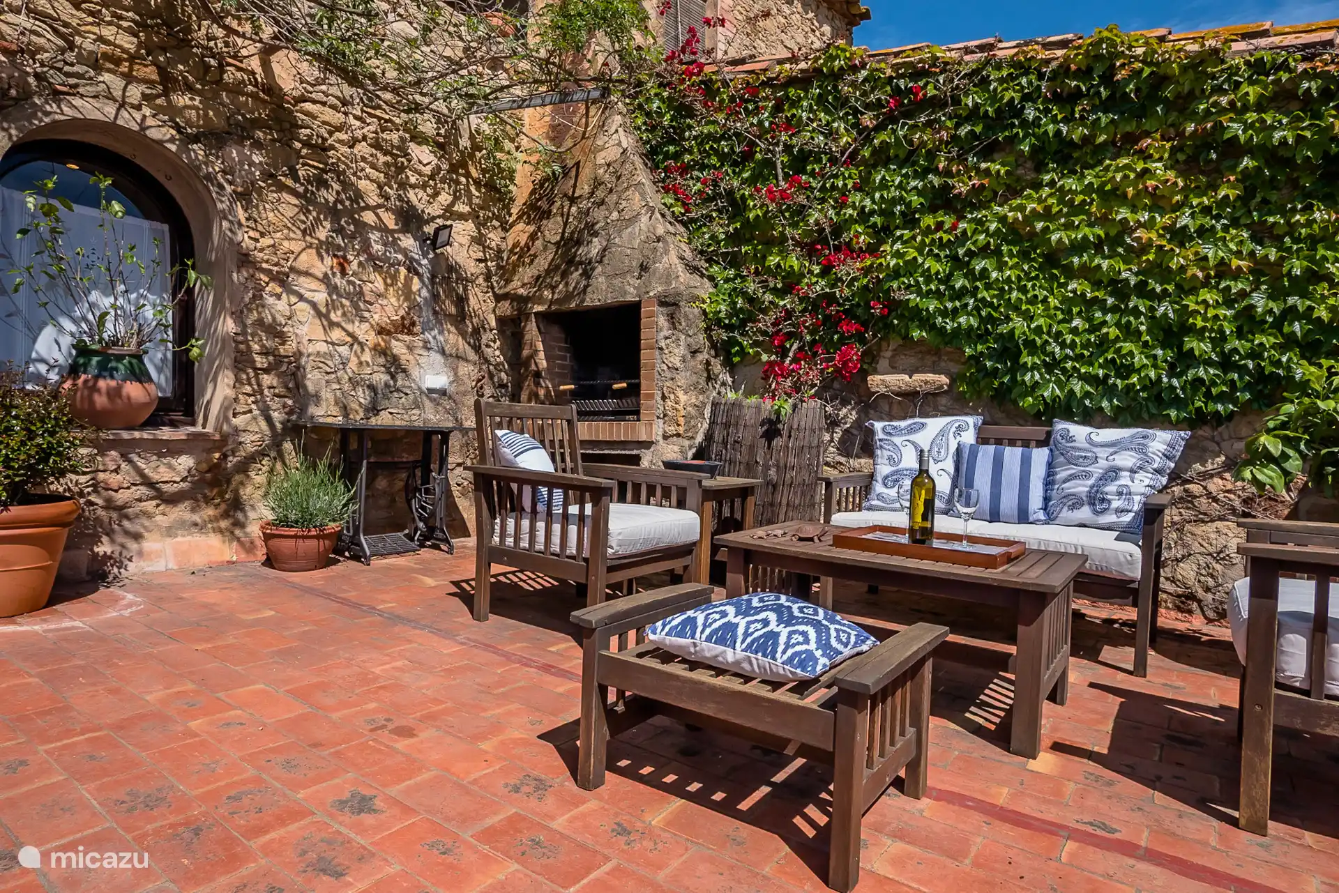 Terraszitplaatsen en BBQ