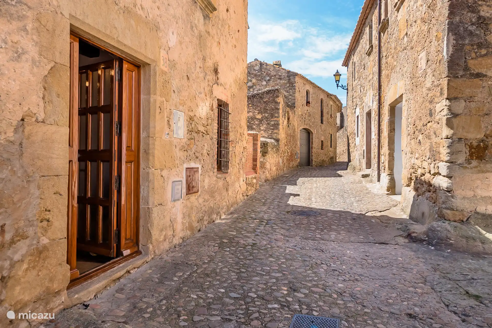 Toegang tot het dorp. 