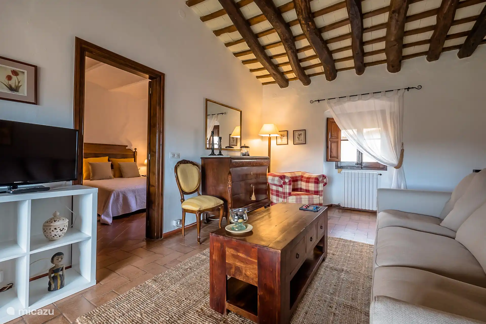 Zitkamer leidt naar een dubbele slaapkamer - eerste verdieping. 