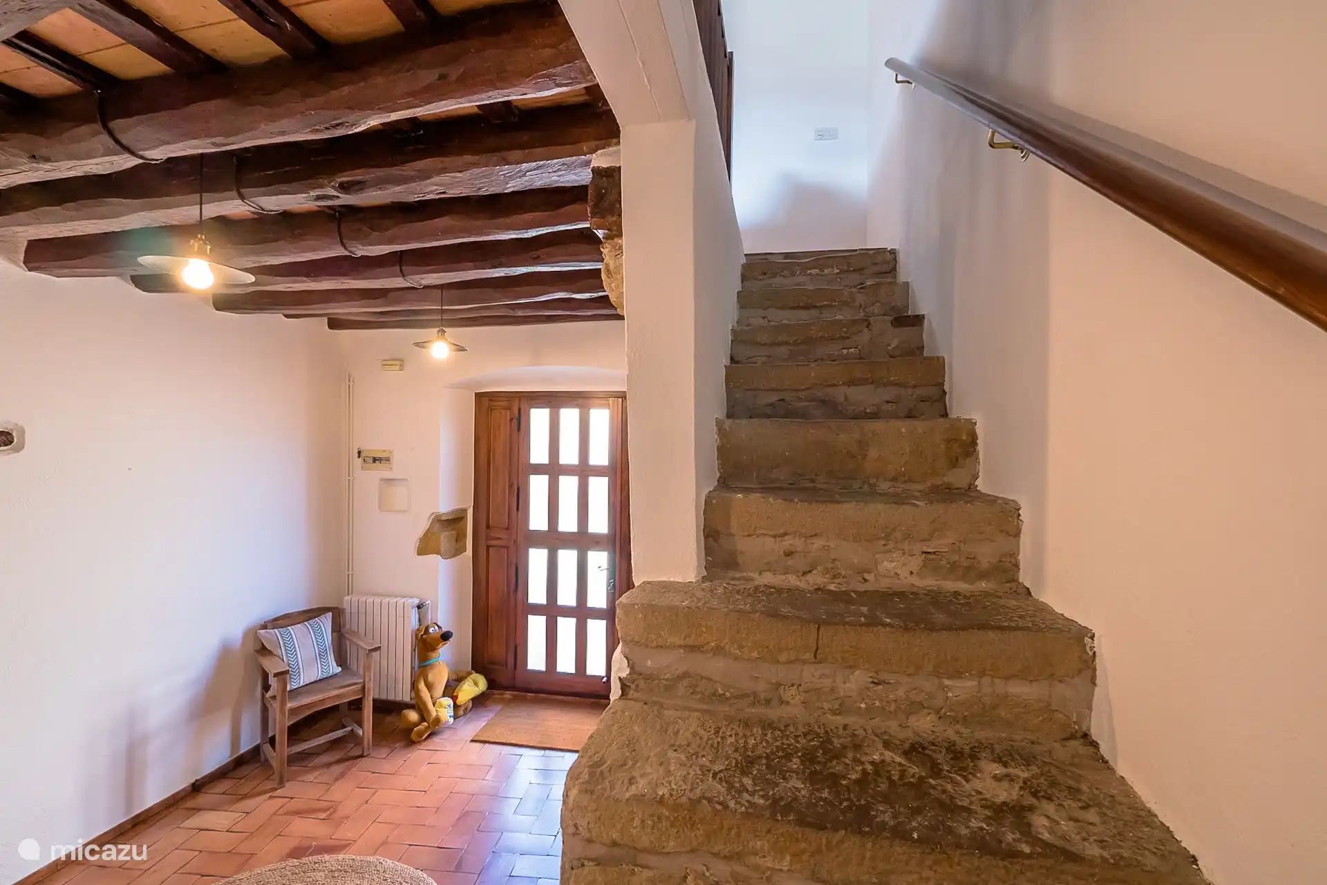 Trap naar de bovenverdieping. 