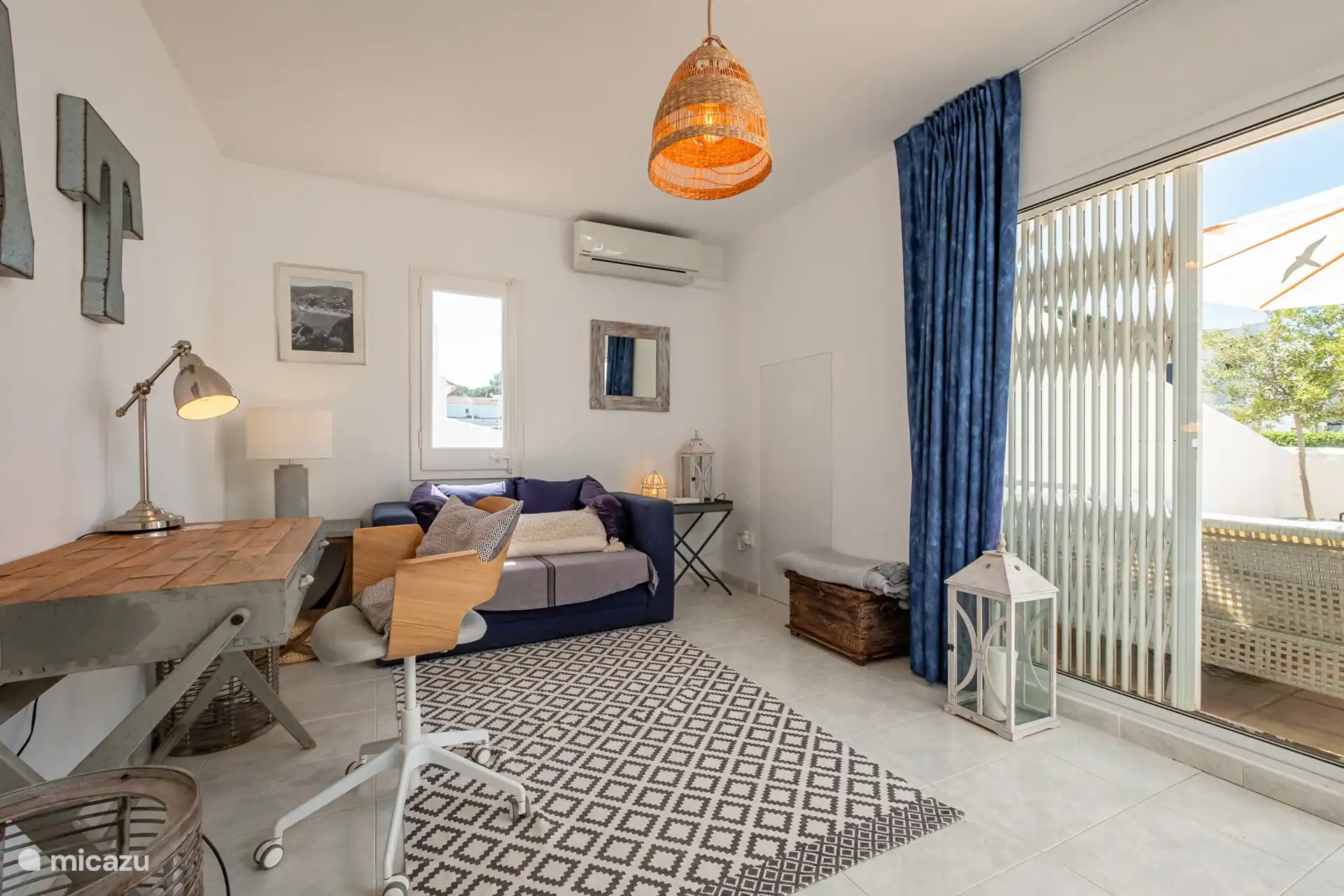 Lounge op de bovenverdieping leidt naar het bovenste terras