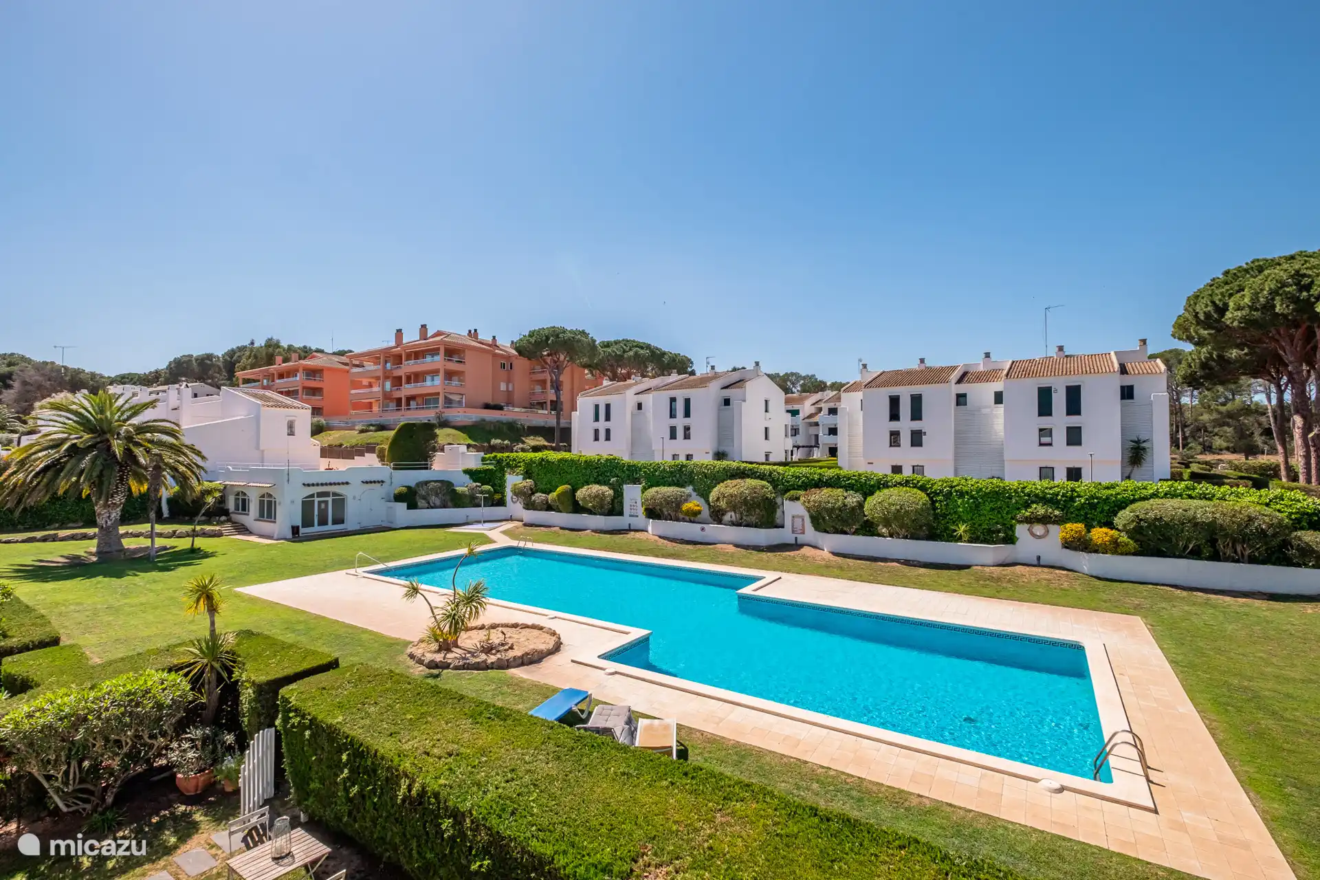 Gemeenschappelijke tuin en zwembad