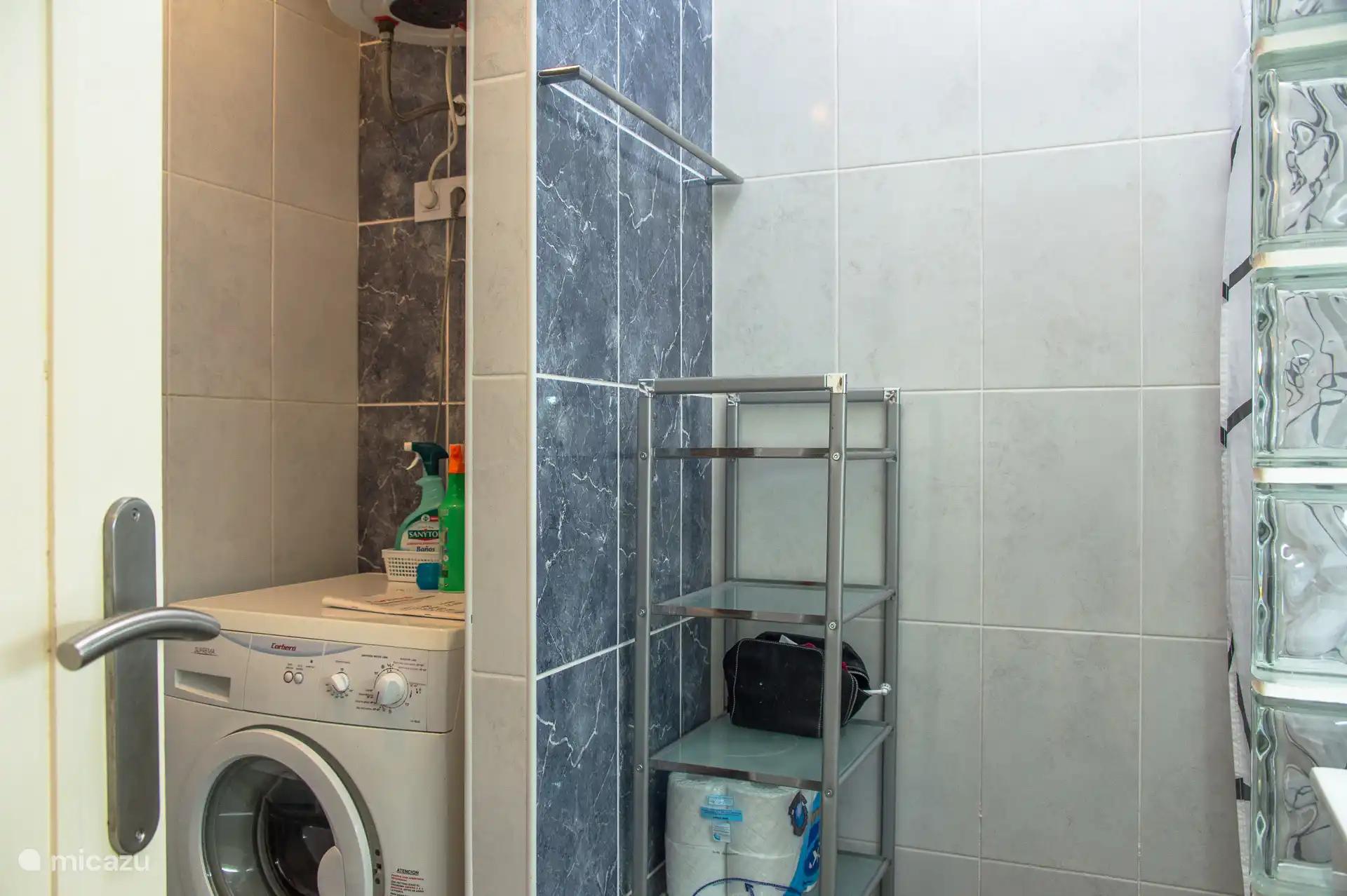 Doucheruimte met wasruimte