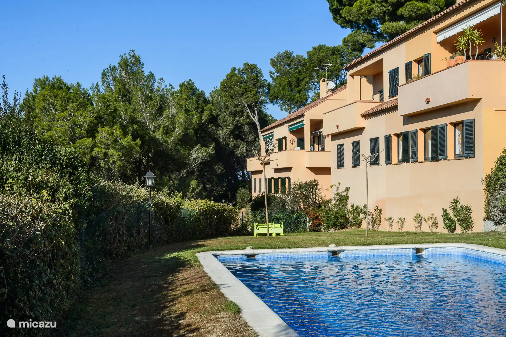 Gemeenschap met tuin en zwembad