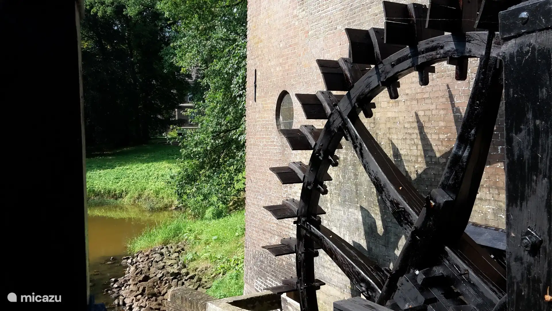 Roue à eau au château de Hackfort