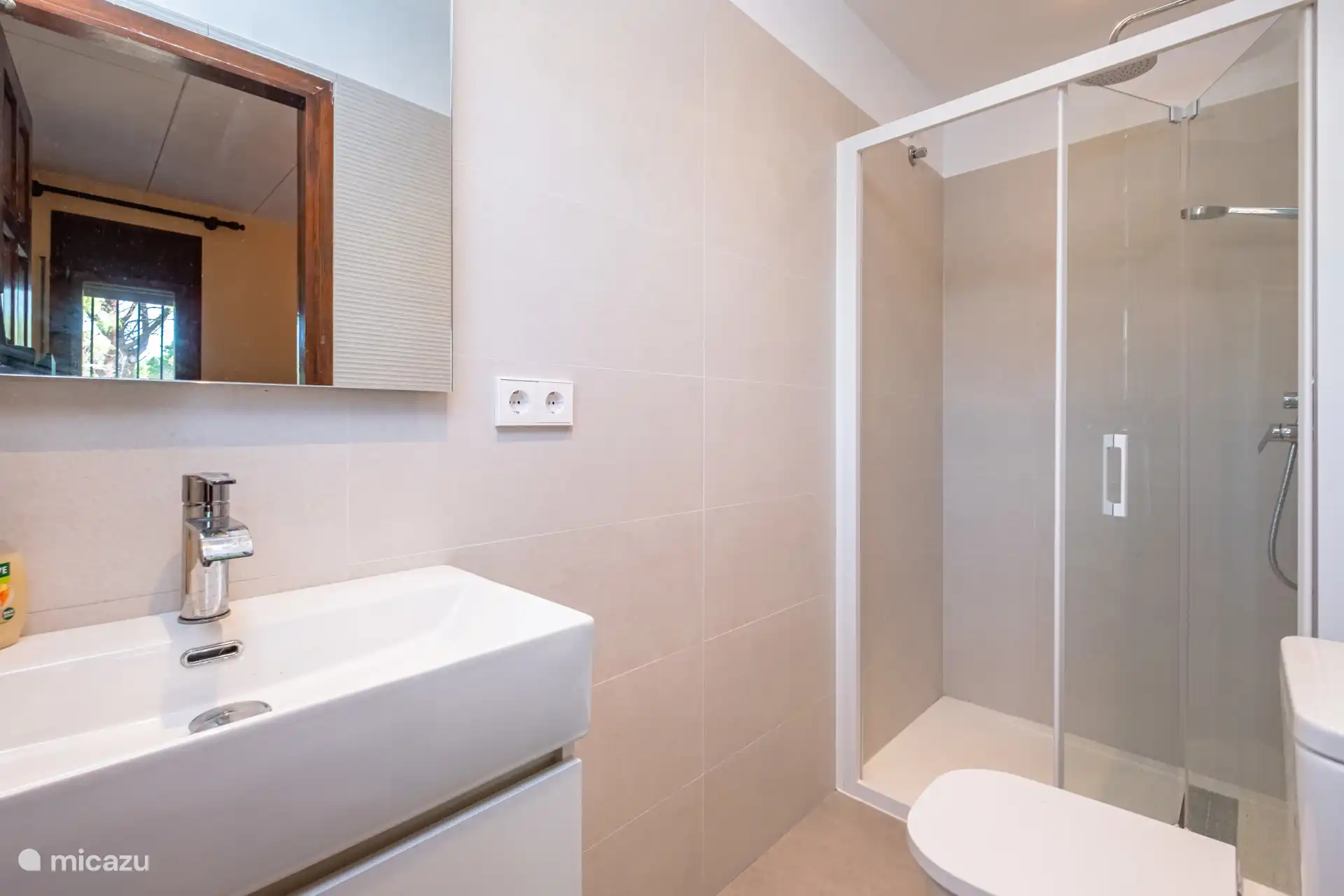 Shower room en suite