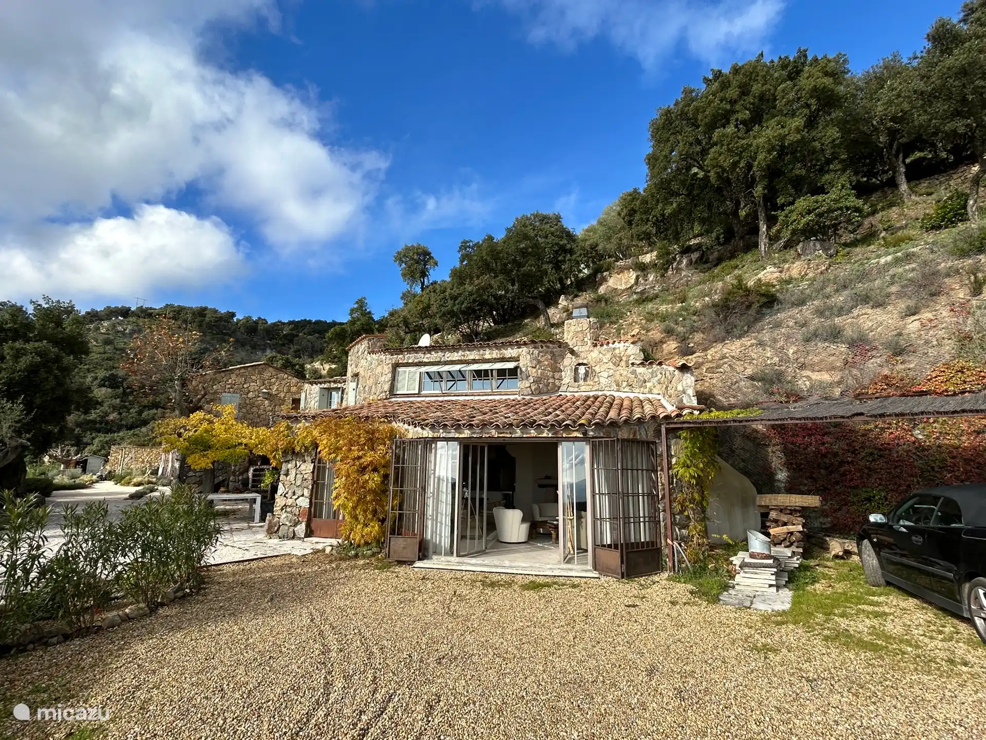 Steinhaus in La Garde-Freinet, umgeben von Natur in einem ruhigen Viertel