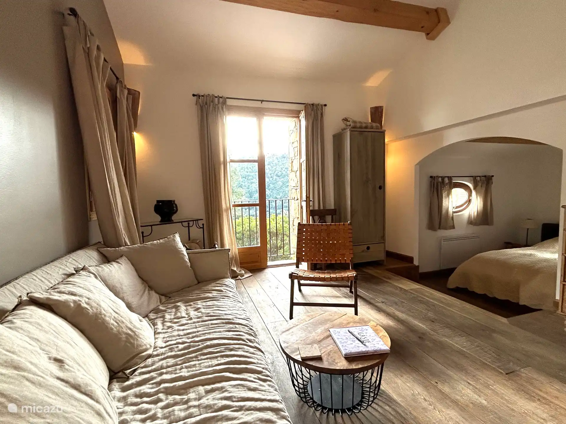 Schlafzimmer mit seinem privaten Livine-Zimmer
