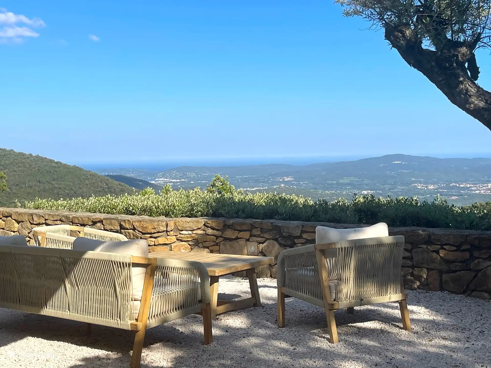 Ausblick bis nach Saint Tropez und zum Meer
