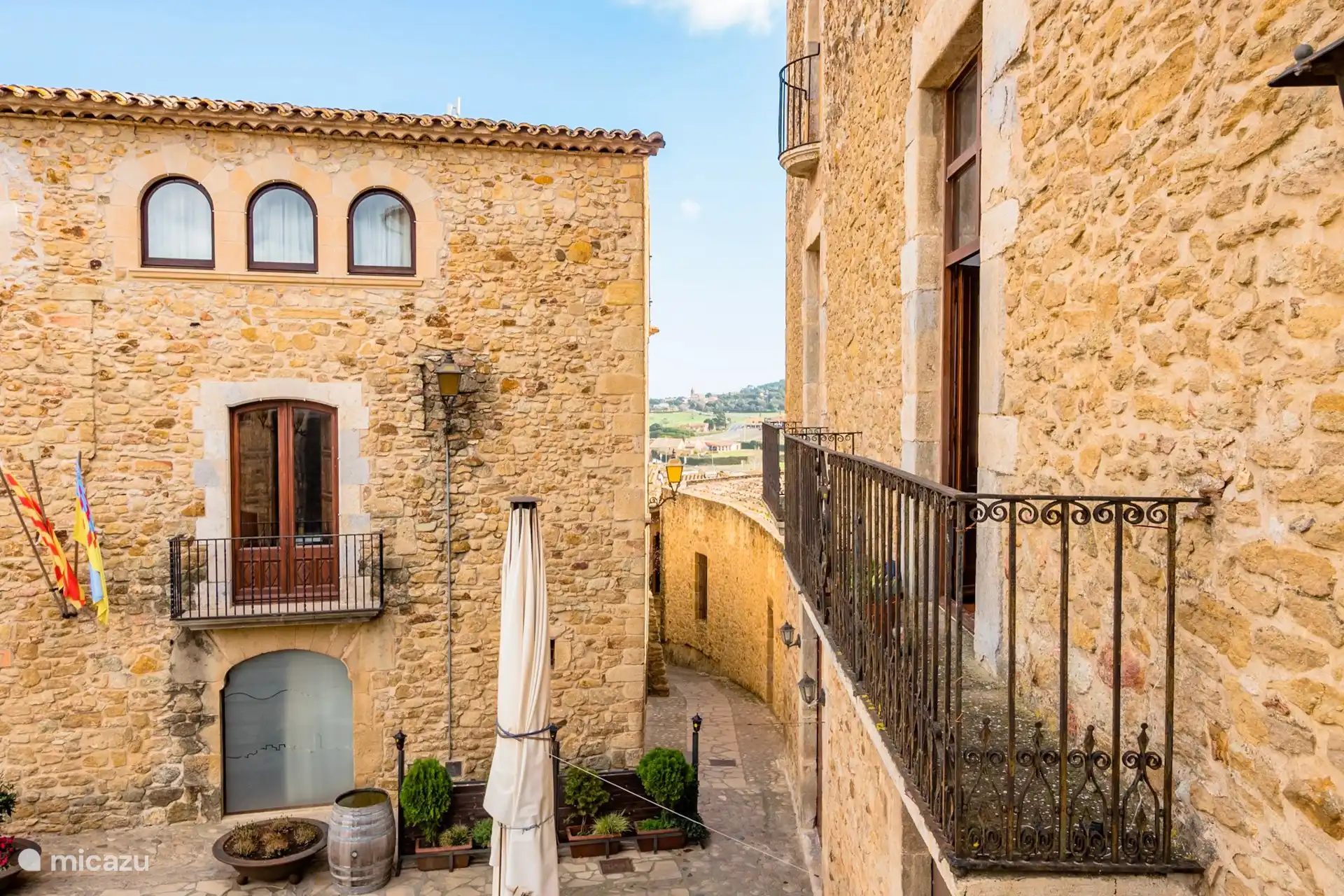 Vistas - dormitorio con balcón