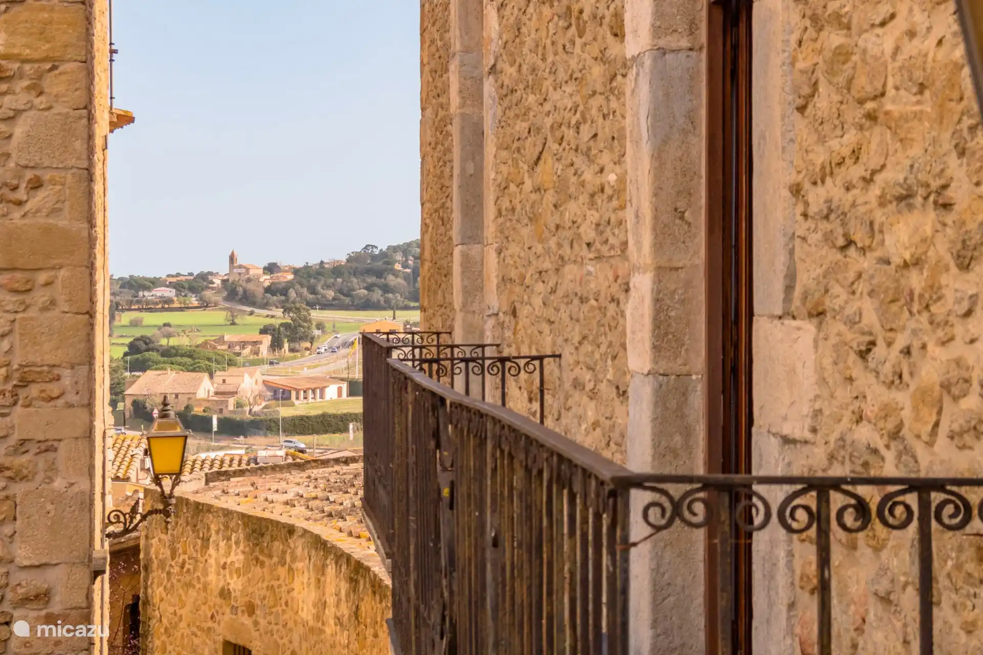 Vistas - dormitorio con balcón