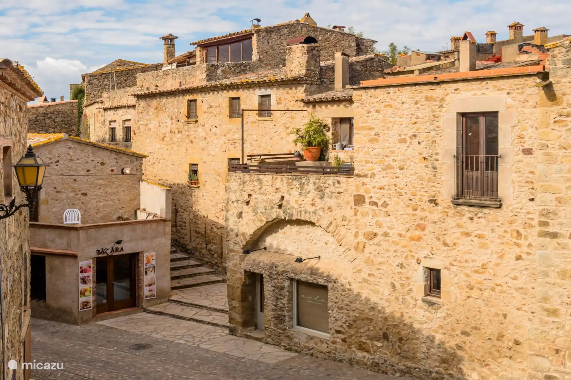 Vistas - dormitorio con balcón