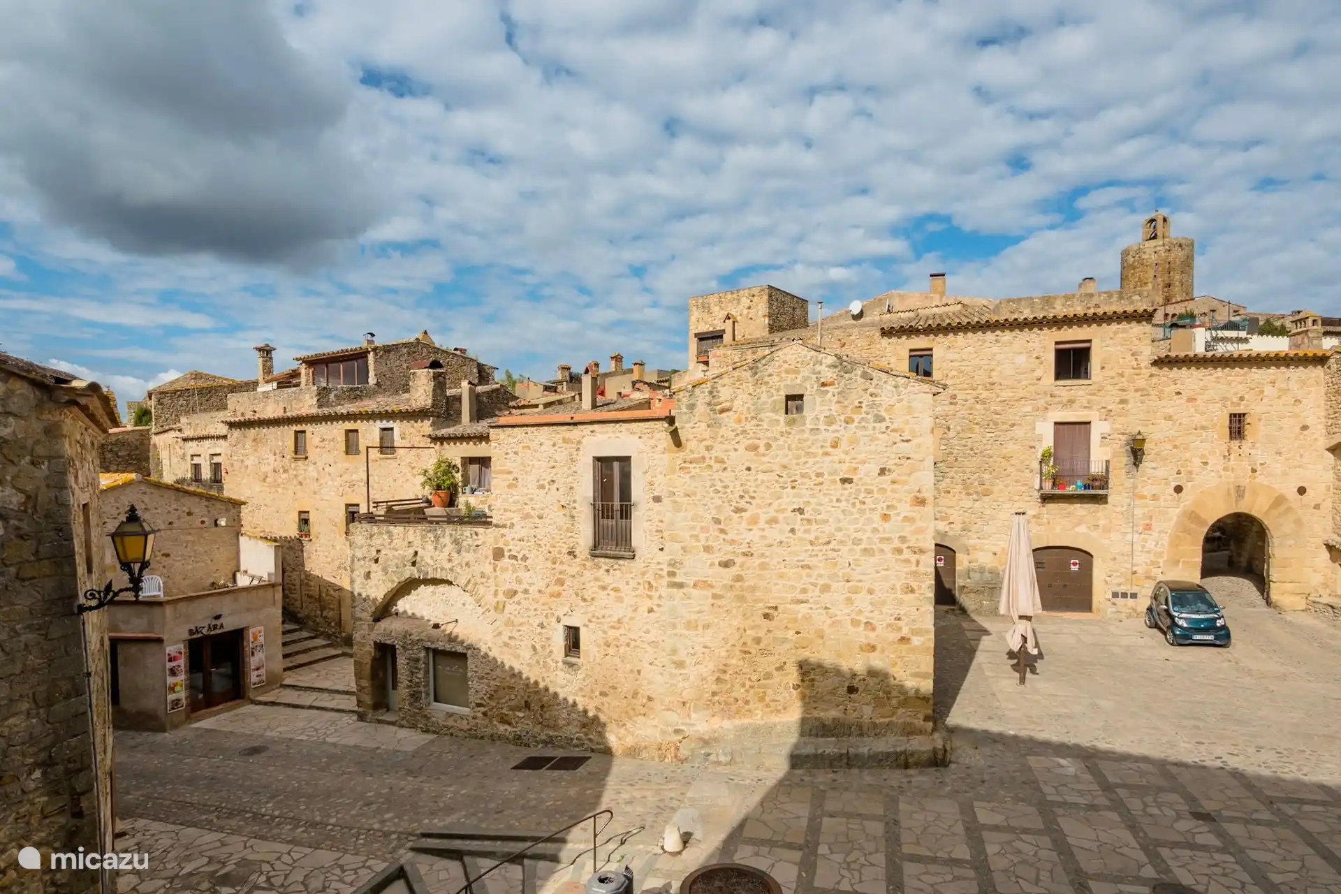 Vistas - dormitorio con balcón