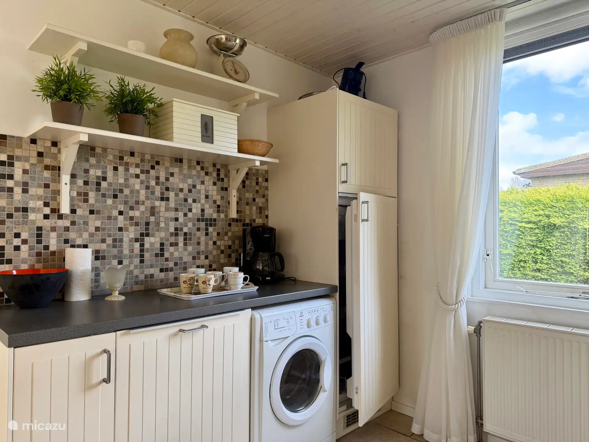 Keuken met wasmachine