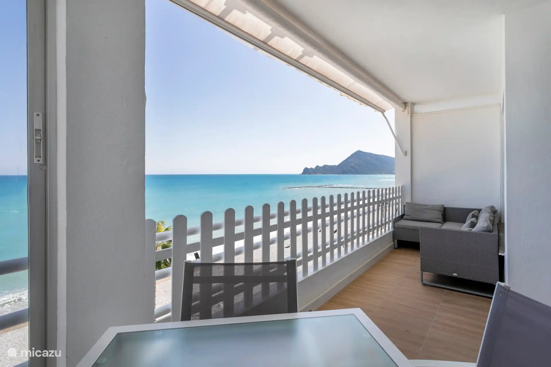 Een extra hek voor kleine kinderen kan gemakkelijk worden geplaatst op verzoek, laat het ons weten.