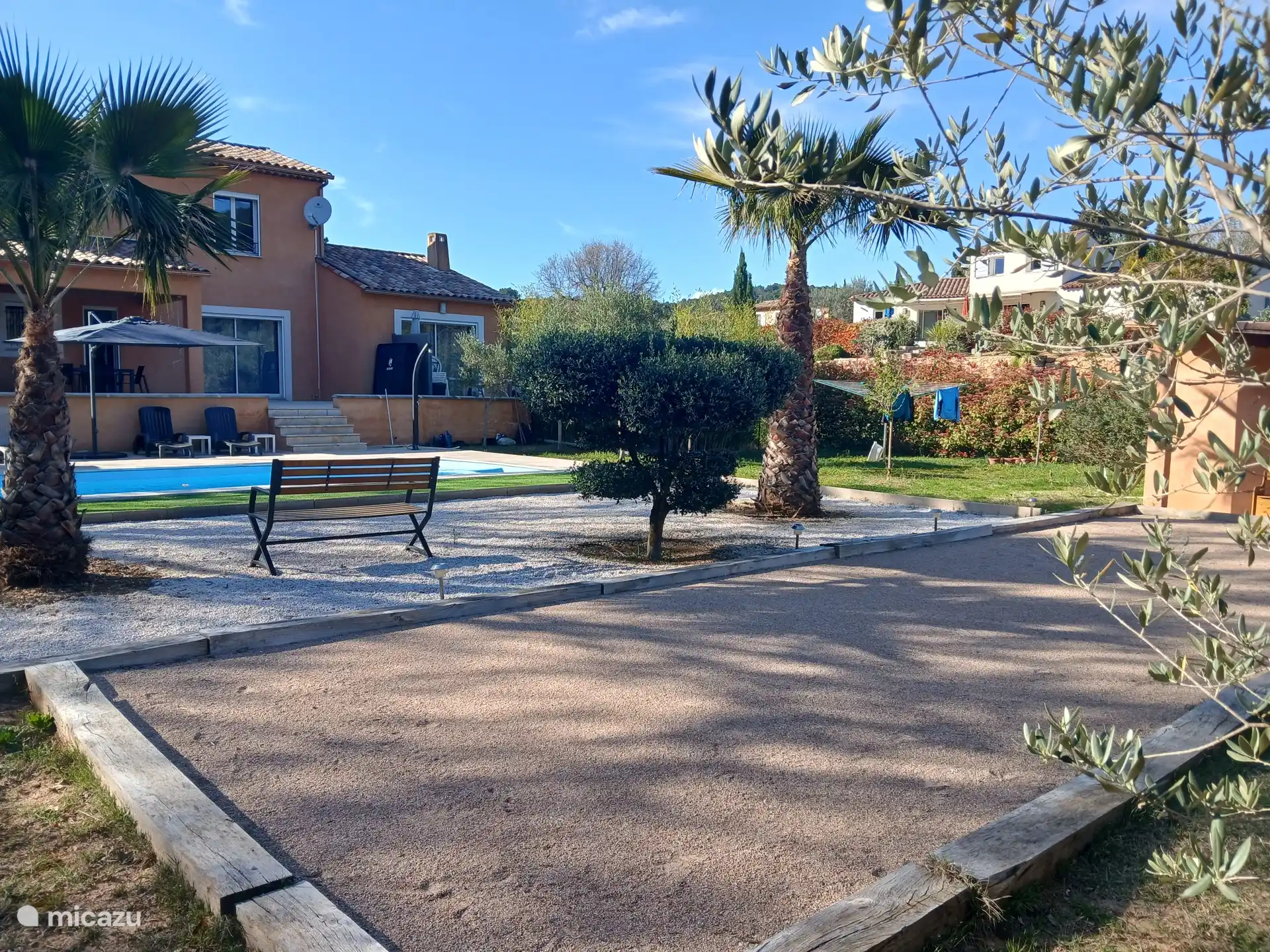 Jardín con jardines de petanca