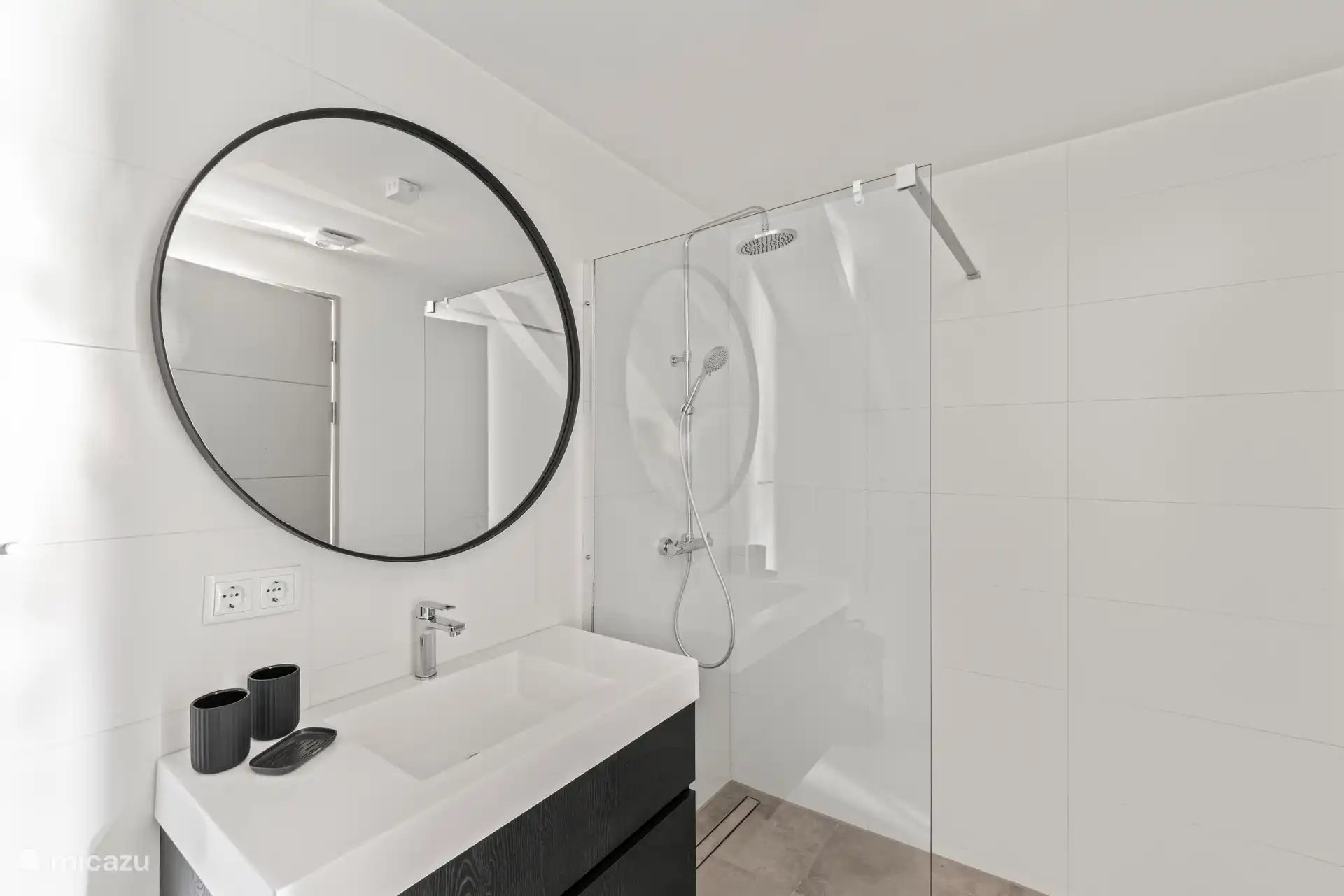 Ensuite bathroom to bedroom 3