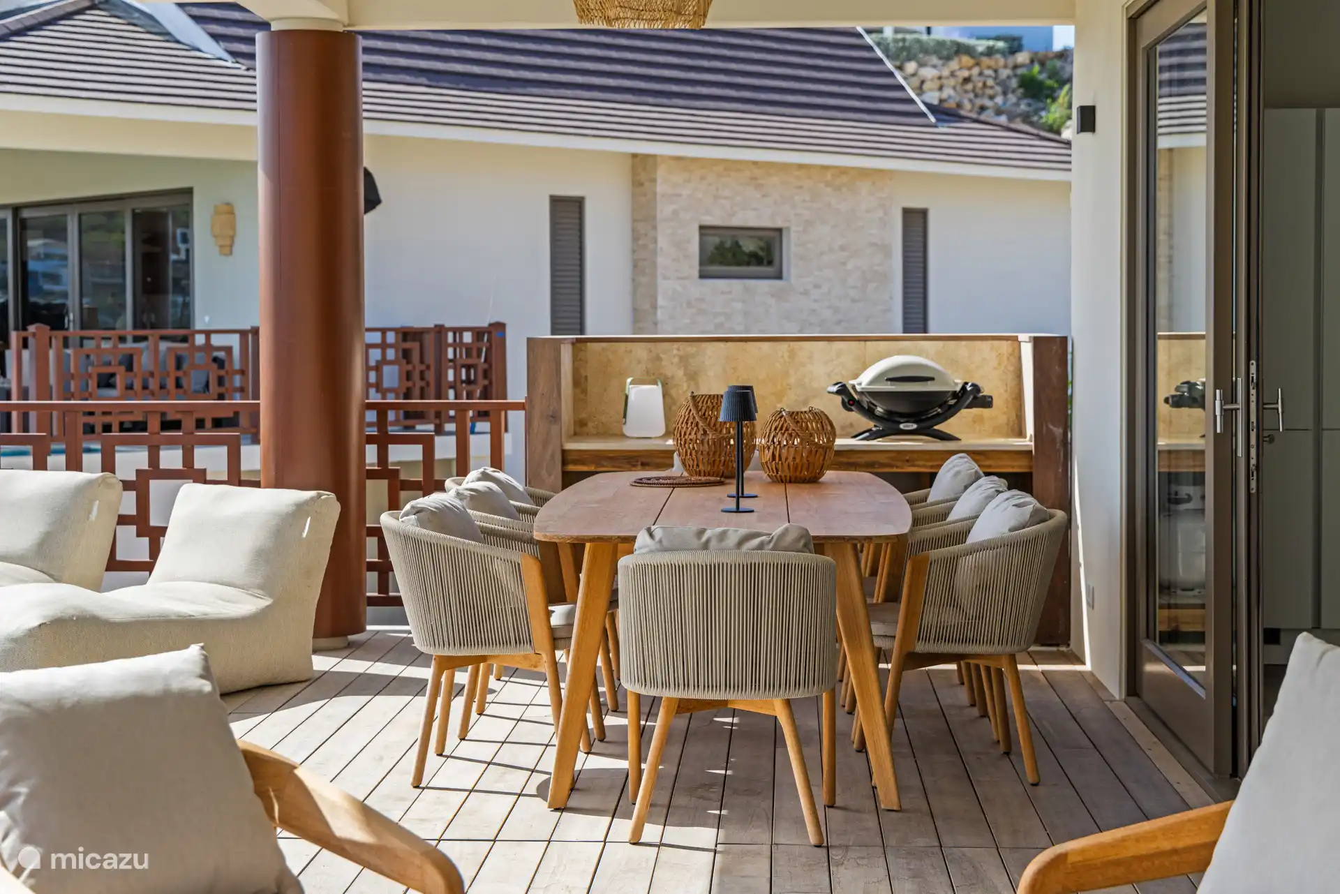 Outdoor dining table for long, cozy dinners, also a BBQ available.