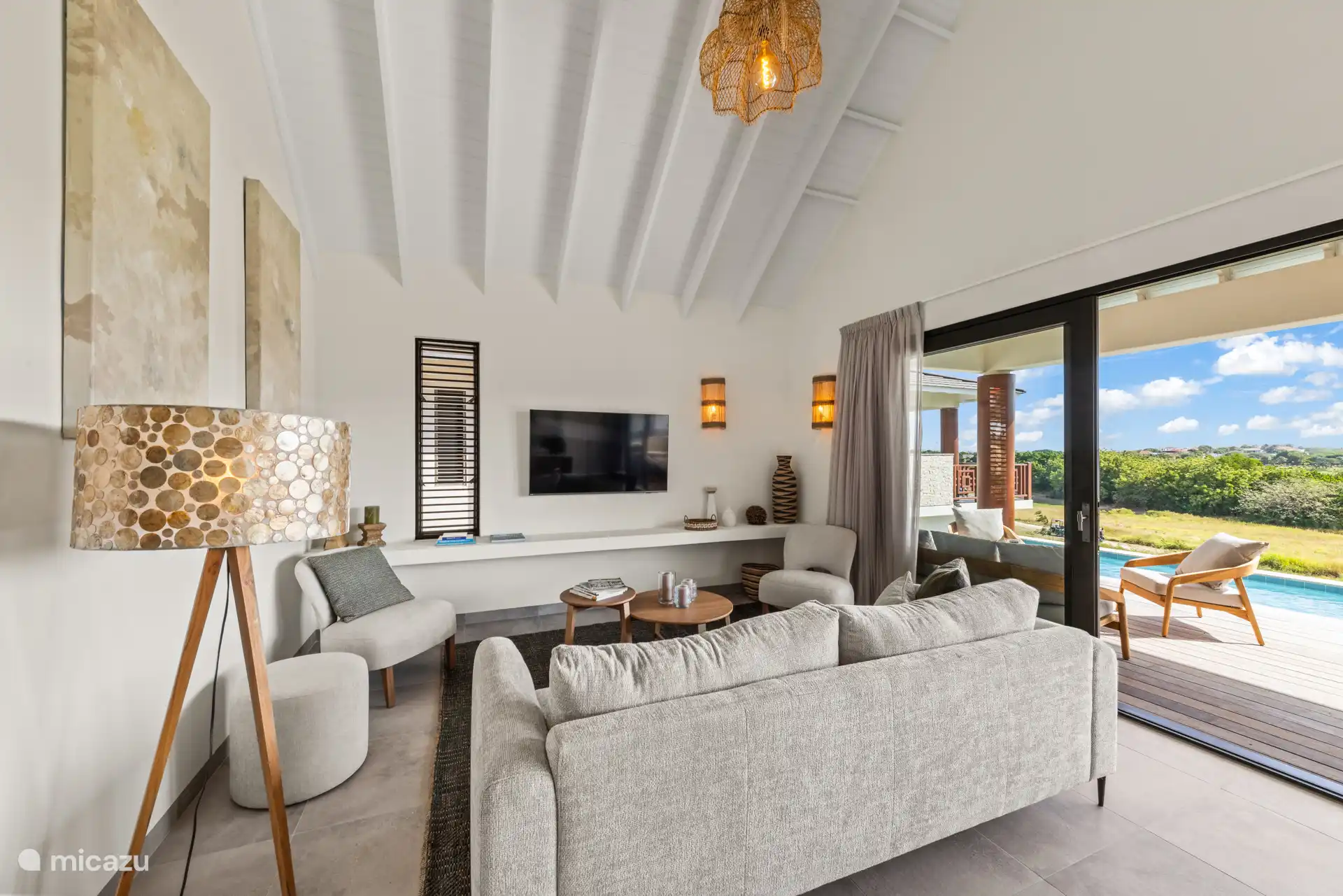 Spacious comfortable living room.