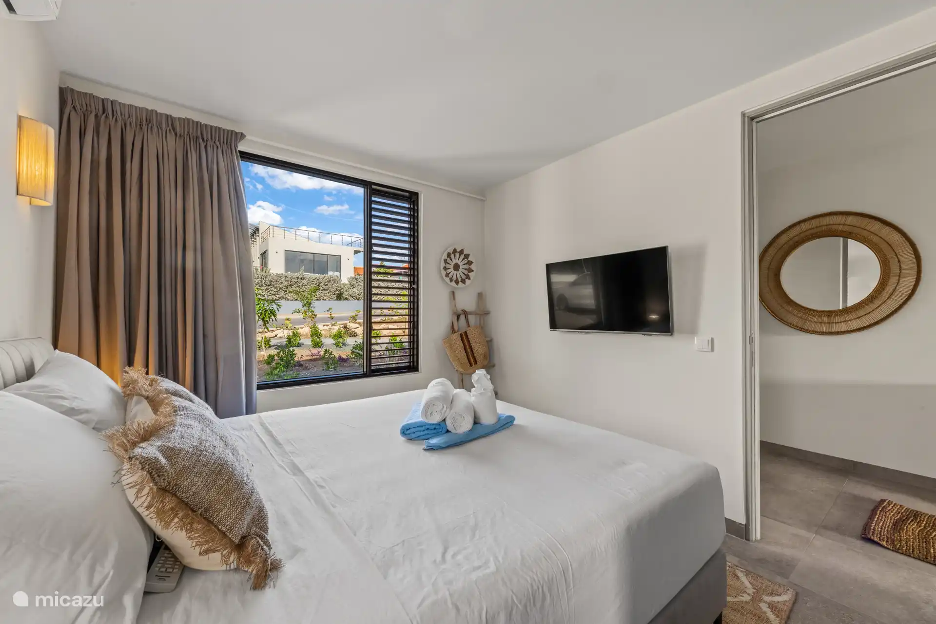 Master bedroom with double bed, private bathroom, TV, wardrobe and a/c.