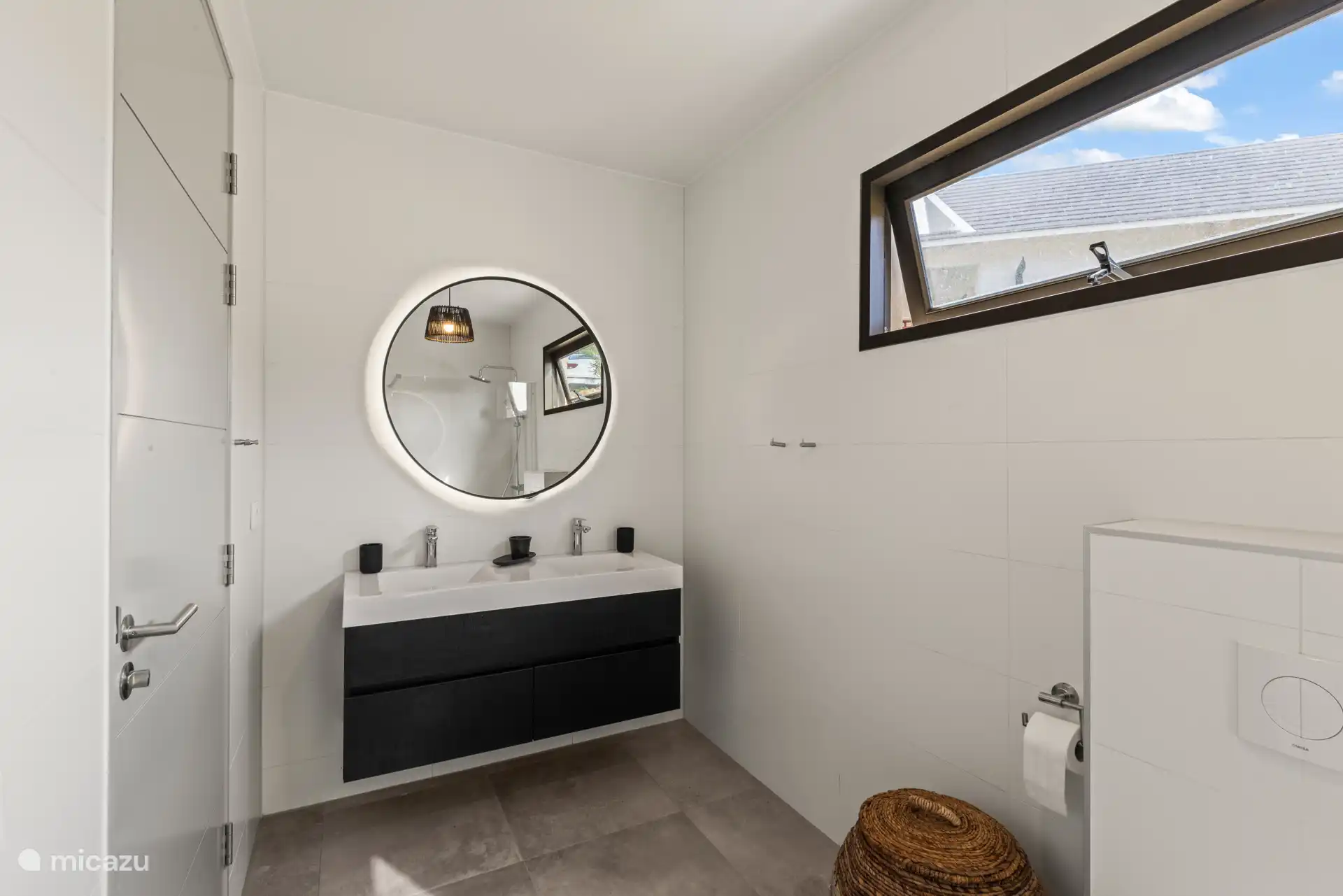 Bathroom attached to bedroom 4