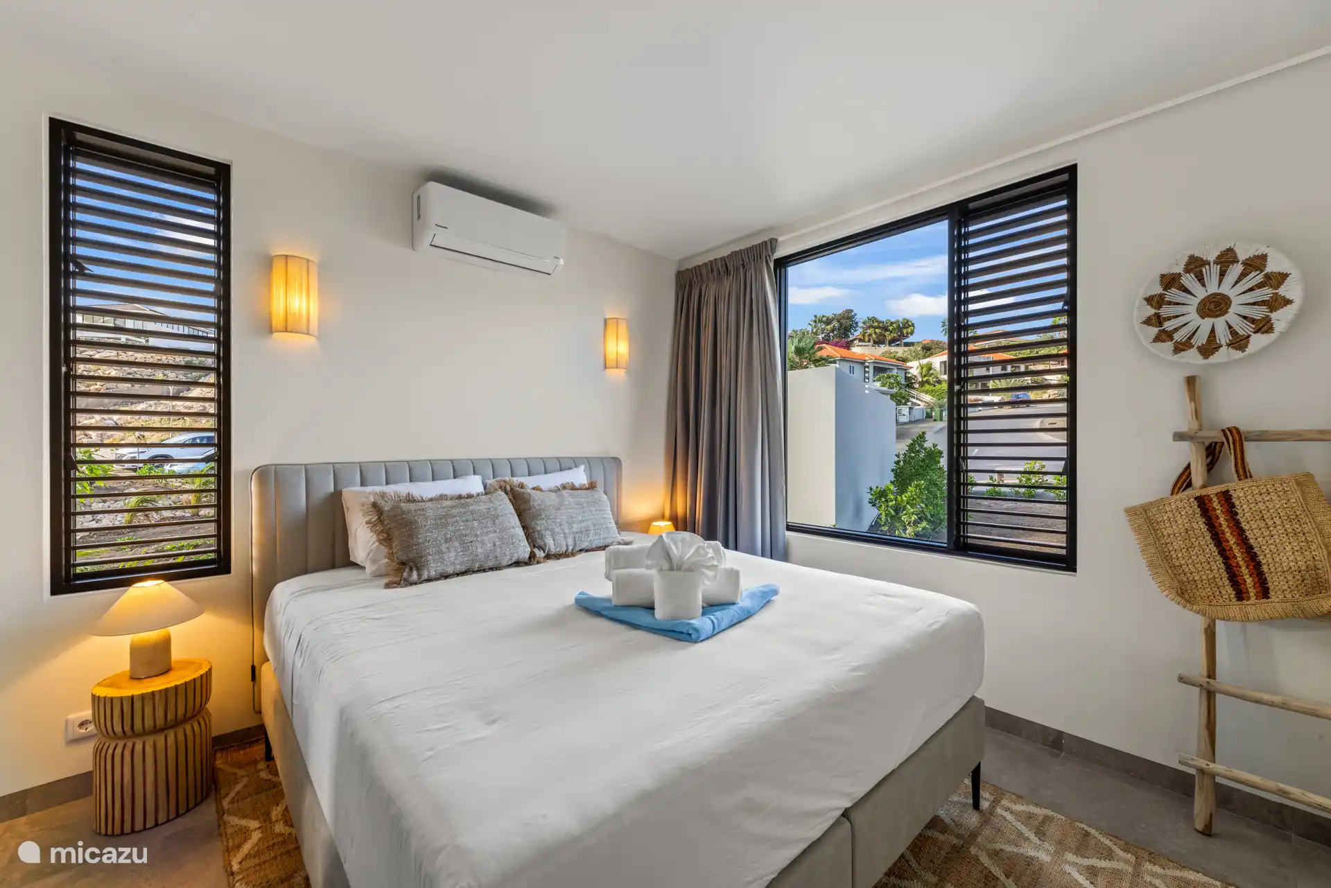 Master bedroom with double bed, private bathroom, TV, wardrobe and a/c.