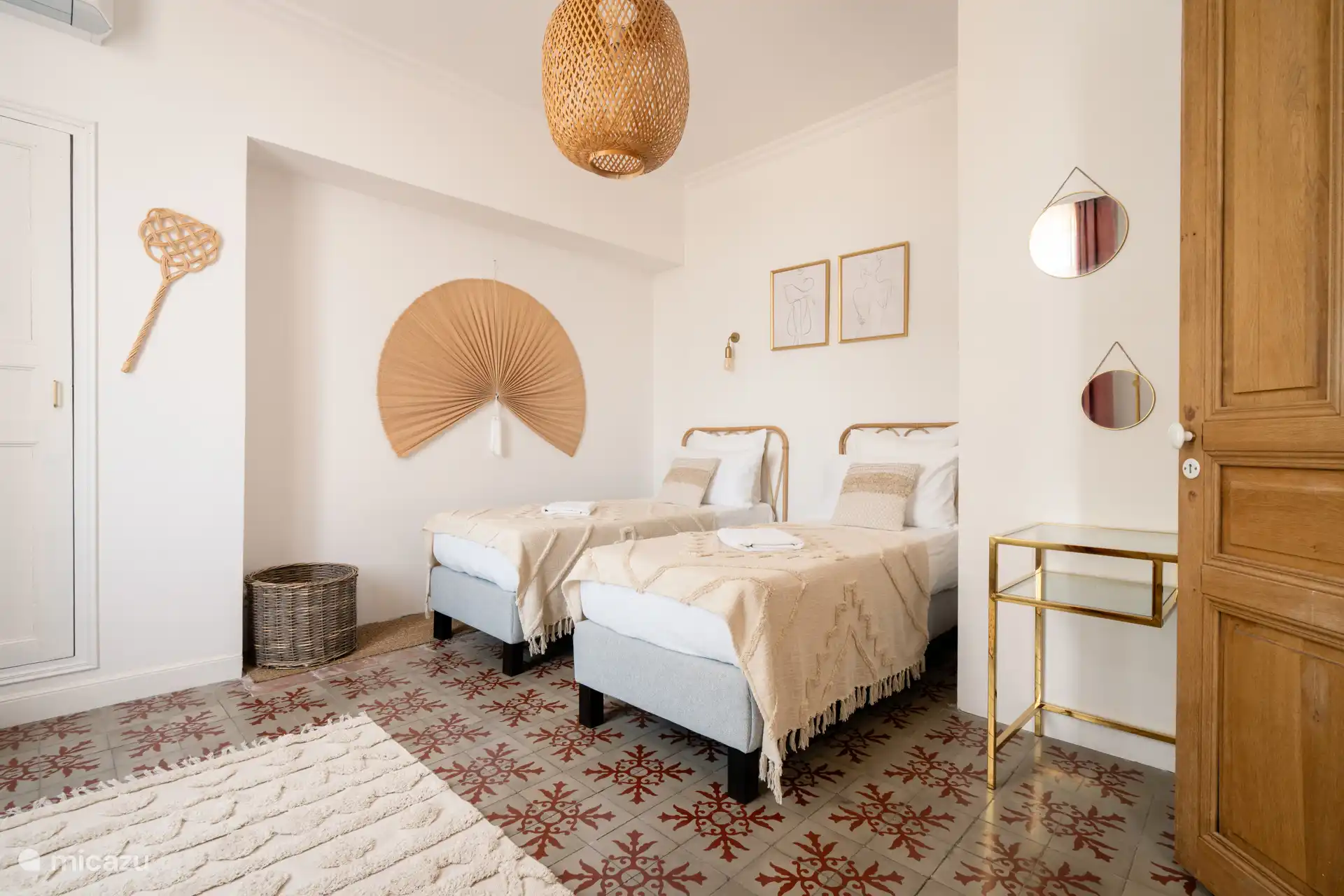 Slaapkamer aan de binnenplaatszijde links