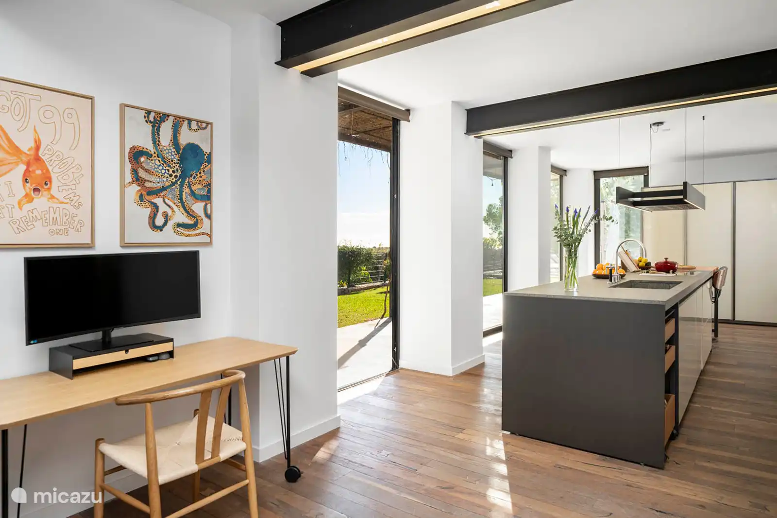 Uitgerust en voorzien van airconditioning. koelkast/vriezer, oven, Nespresso-koffiemachine, vaatwasser, broodrooster.