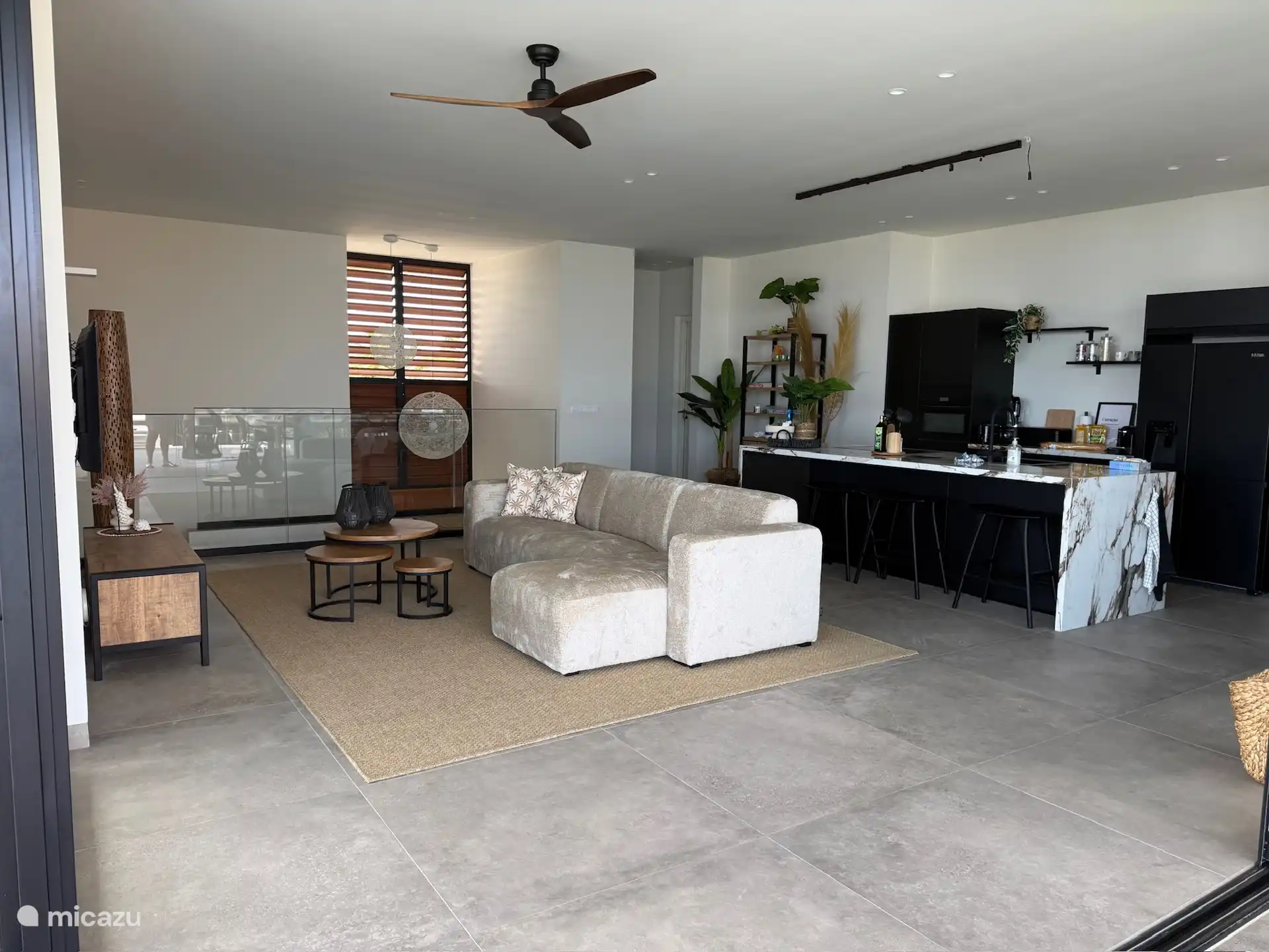 Salón y cocina: junto a la terraza