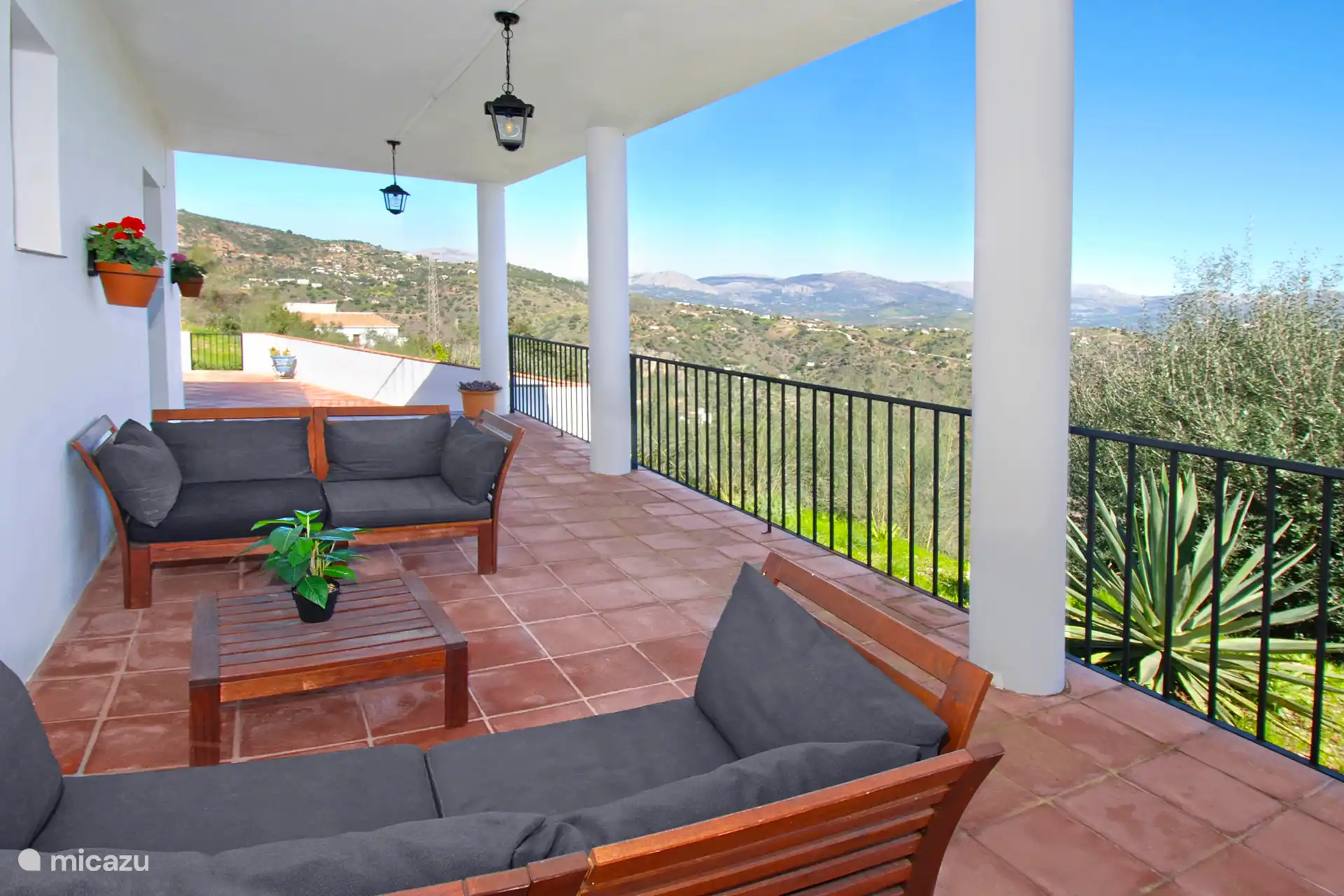 Villa Reina heet u welkom. 