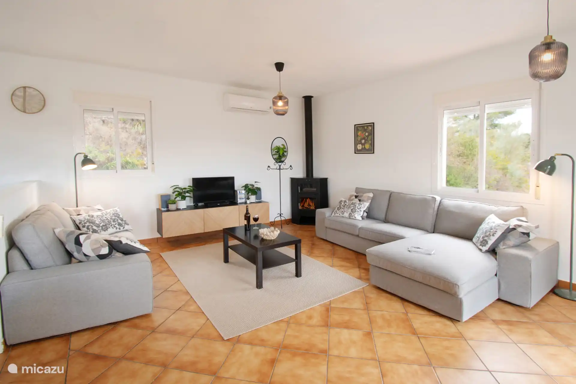 Ook kunnen winteravonden plezierig zijn met de gezellige houtkachel.