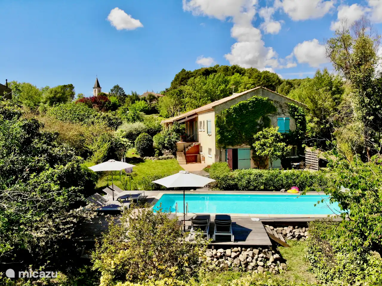 Piscine et jardin