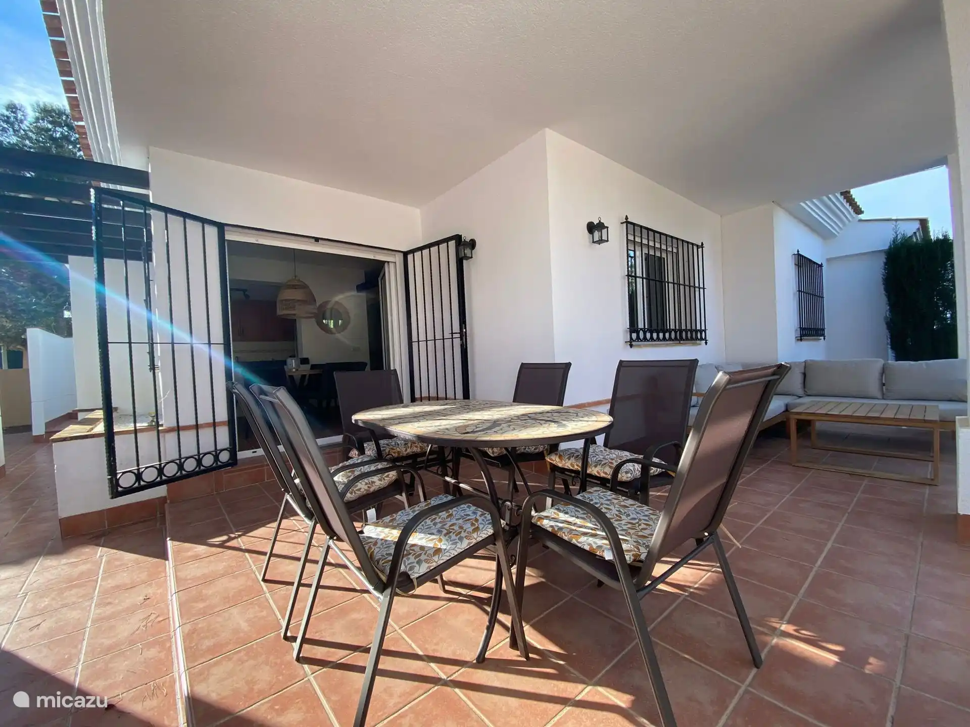 Mesa de comedor exterior