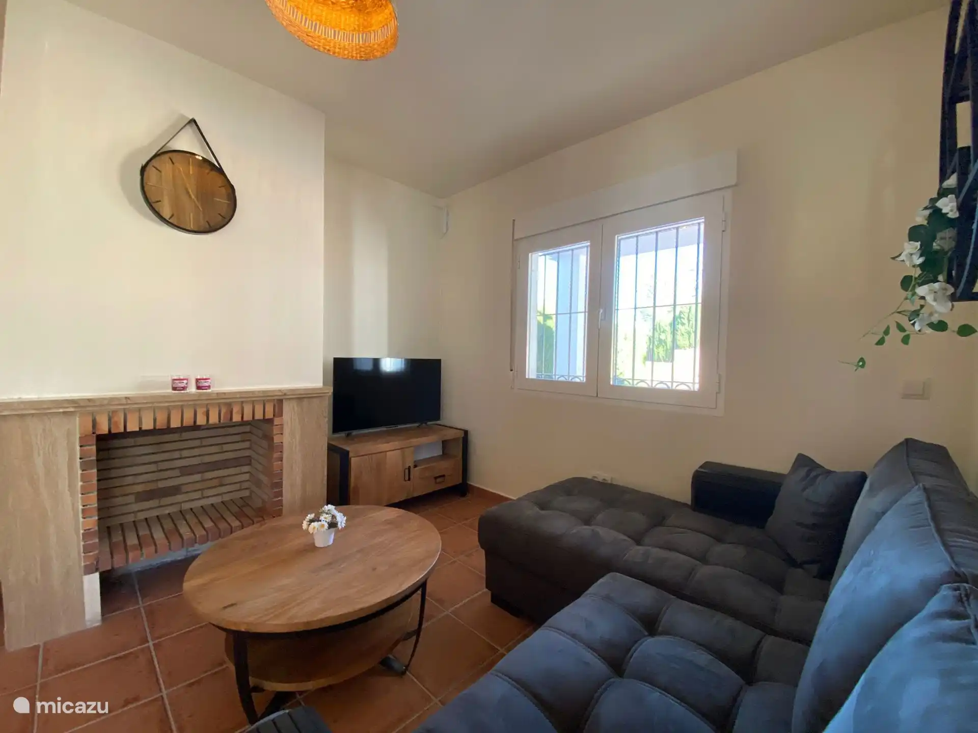 Salón con televisión