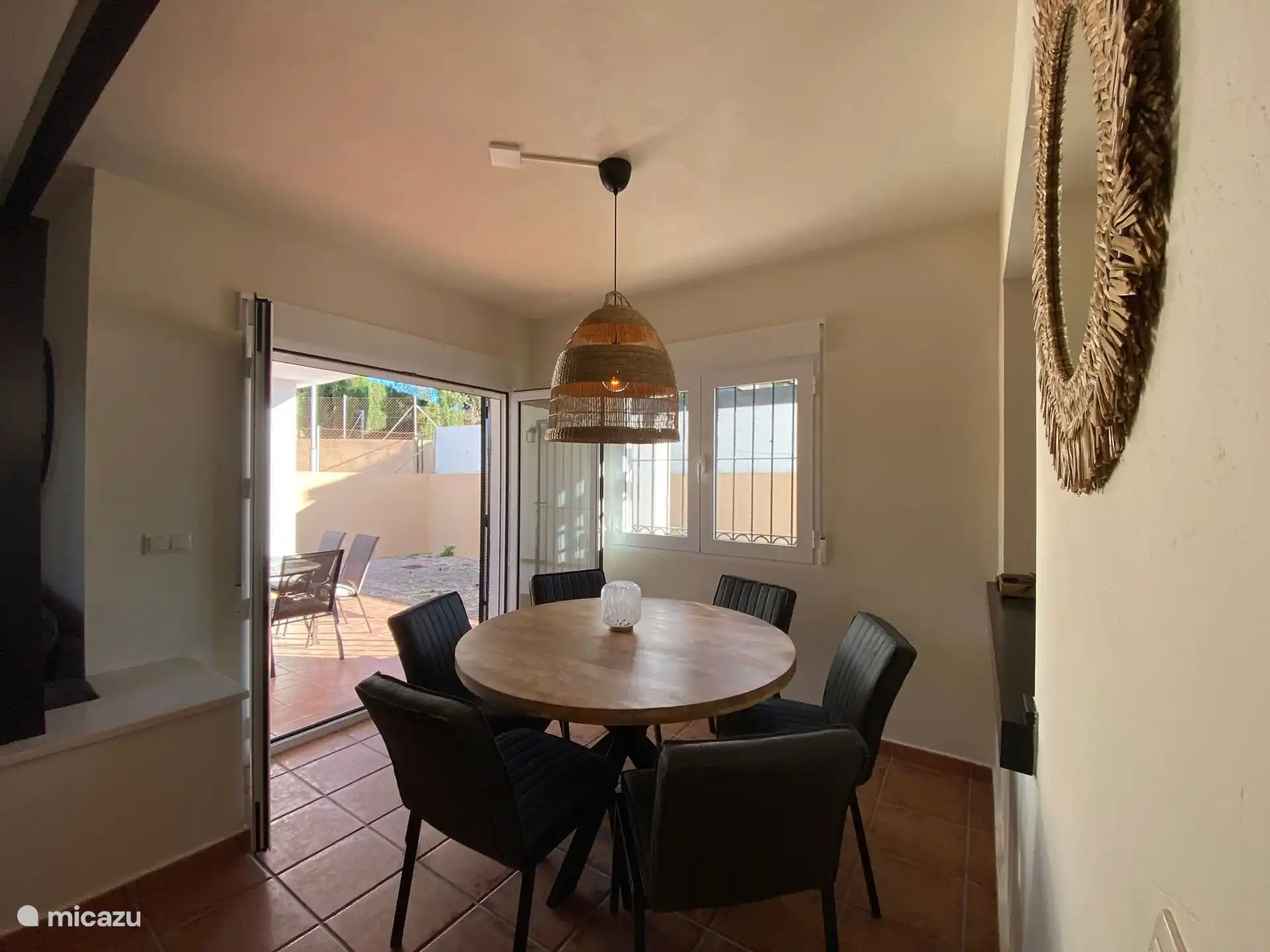 Mesa de comedor interior