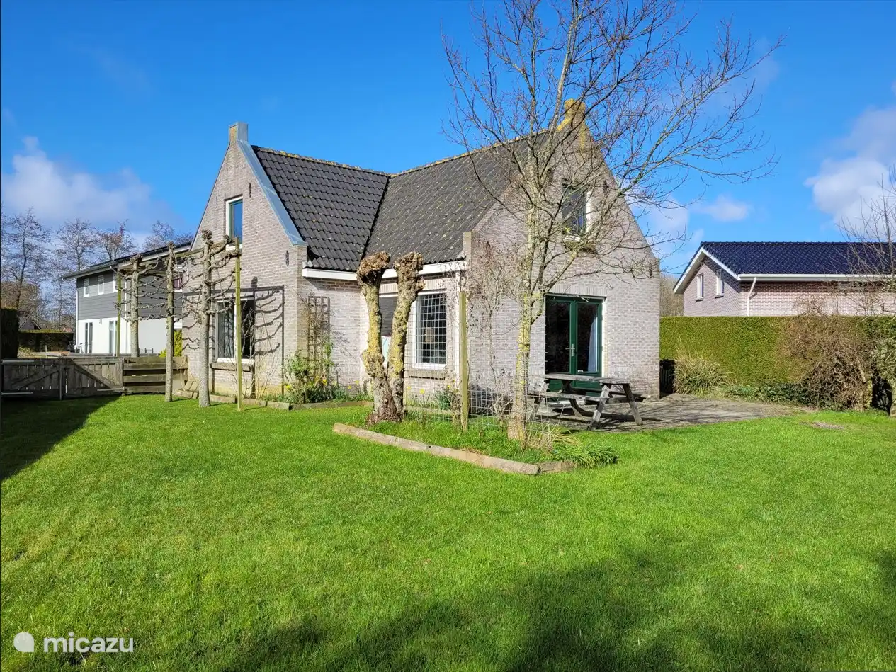 Last minute holiday home, Netherlands, Friesland, Tzummarum – Holiday Home Friesland