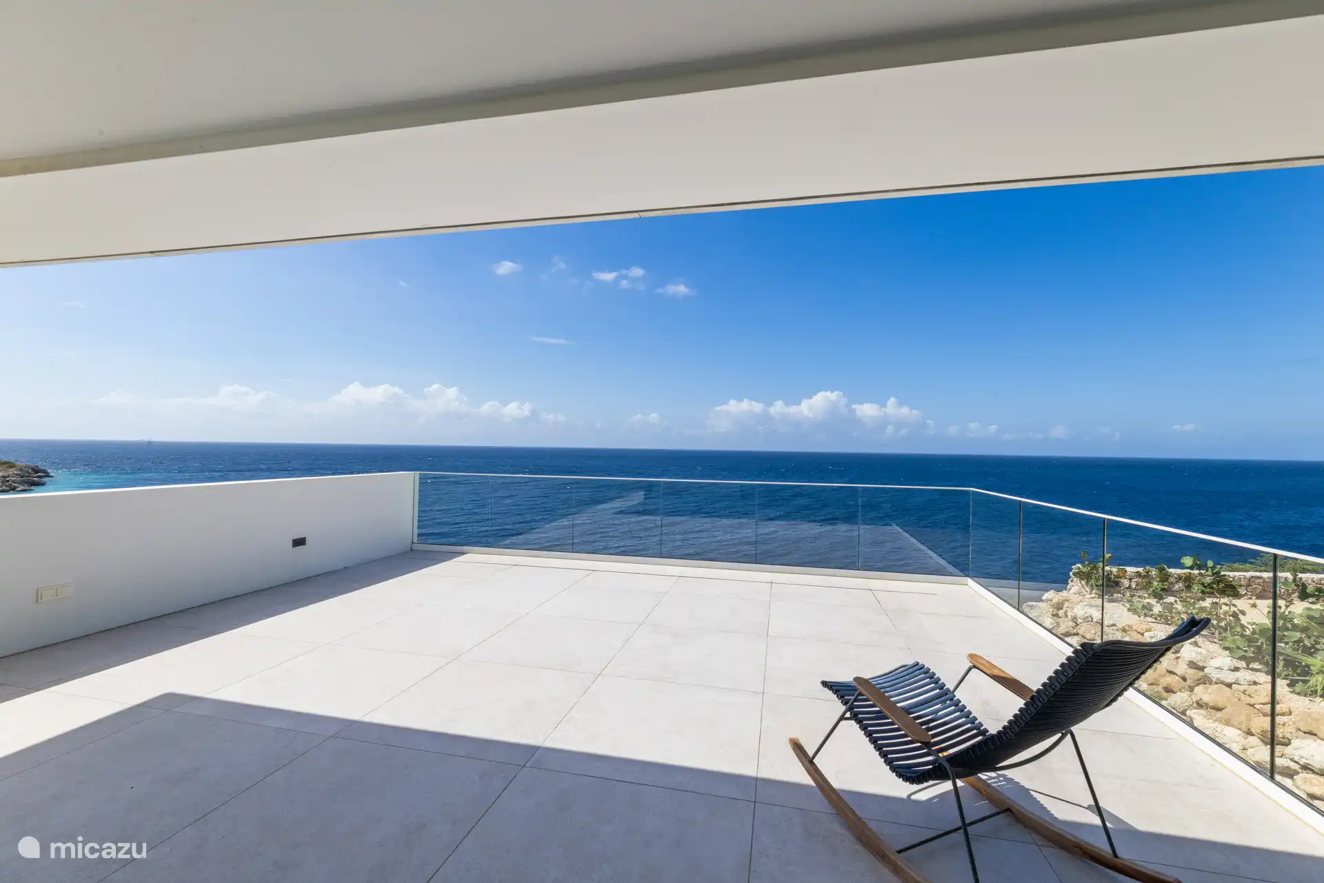 Alle drei Schlafzimmer im Erdgeschoss haben direkten Zugang zum Balkon.
