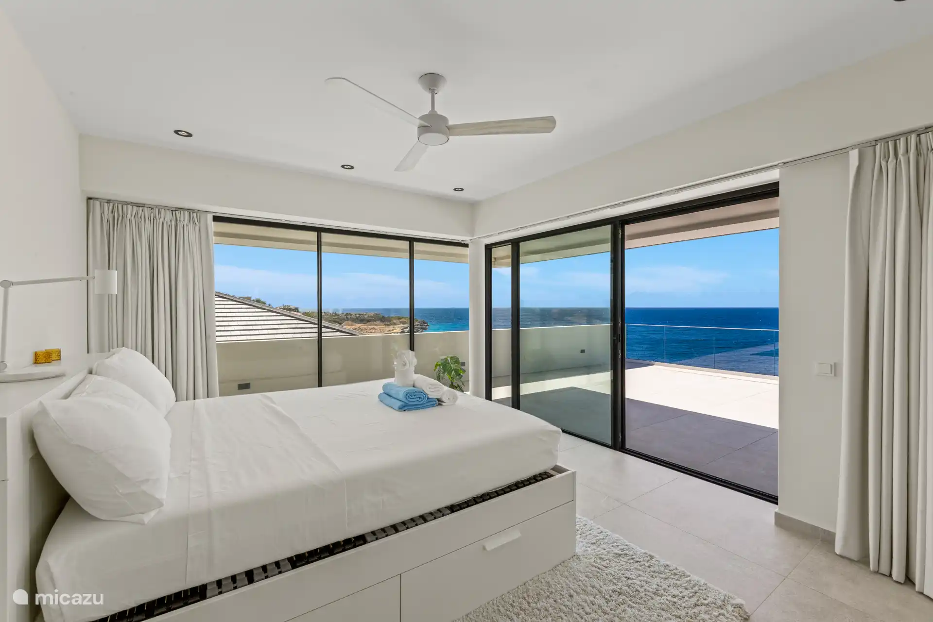 Aufwachen mit Meeresblick.