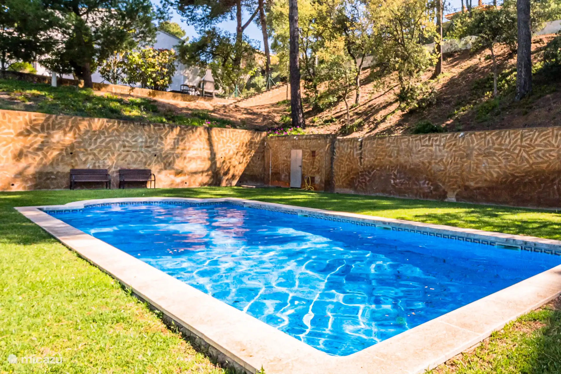 Piscina comunal solo para 4 casas